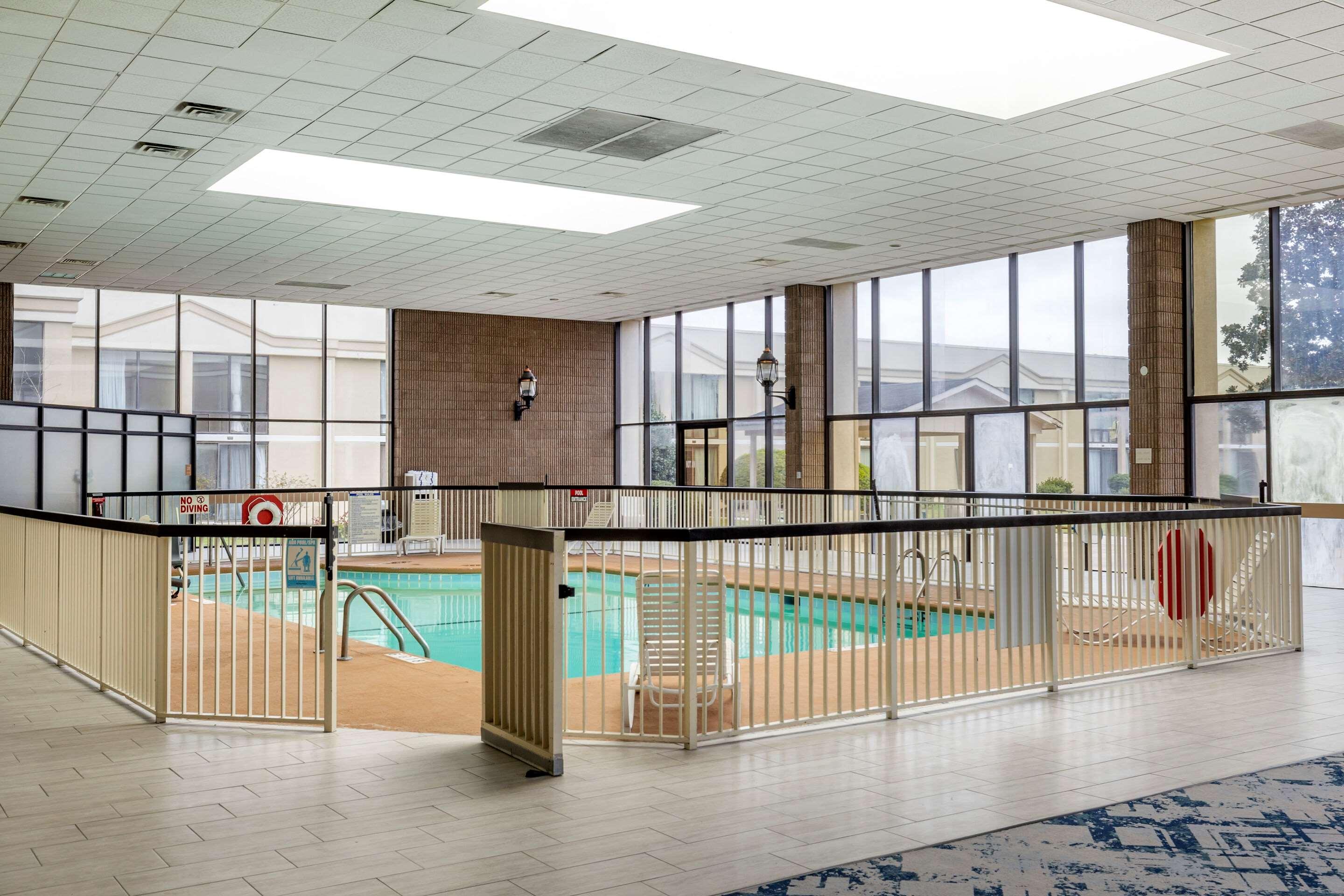 Clarion Hotel — photo 4