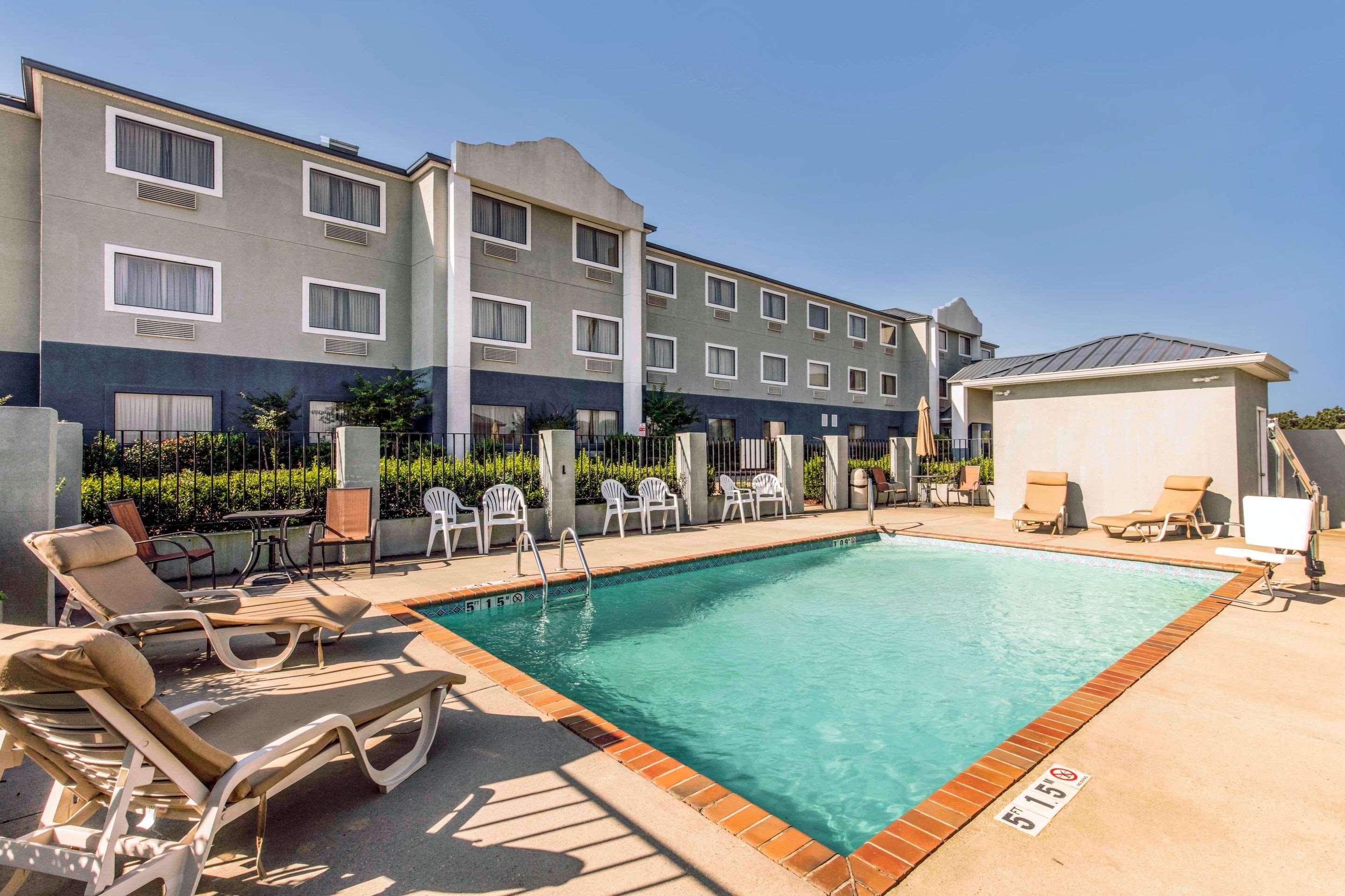 Quality Inn & Suites Jackson International Airport — photo 4