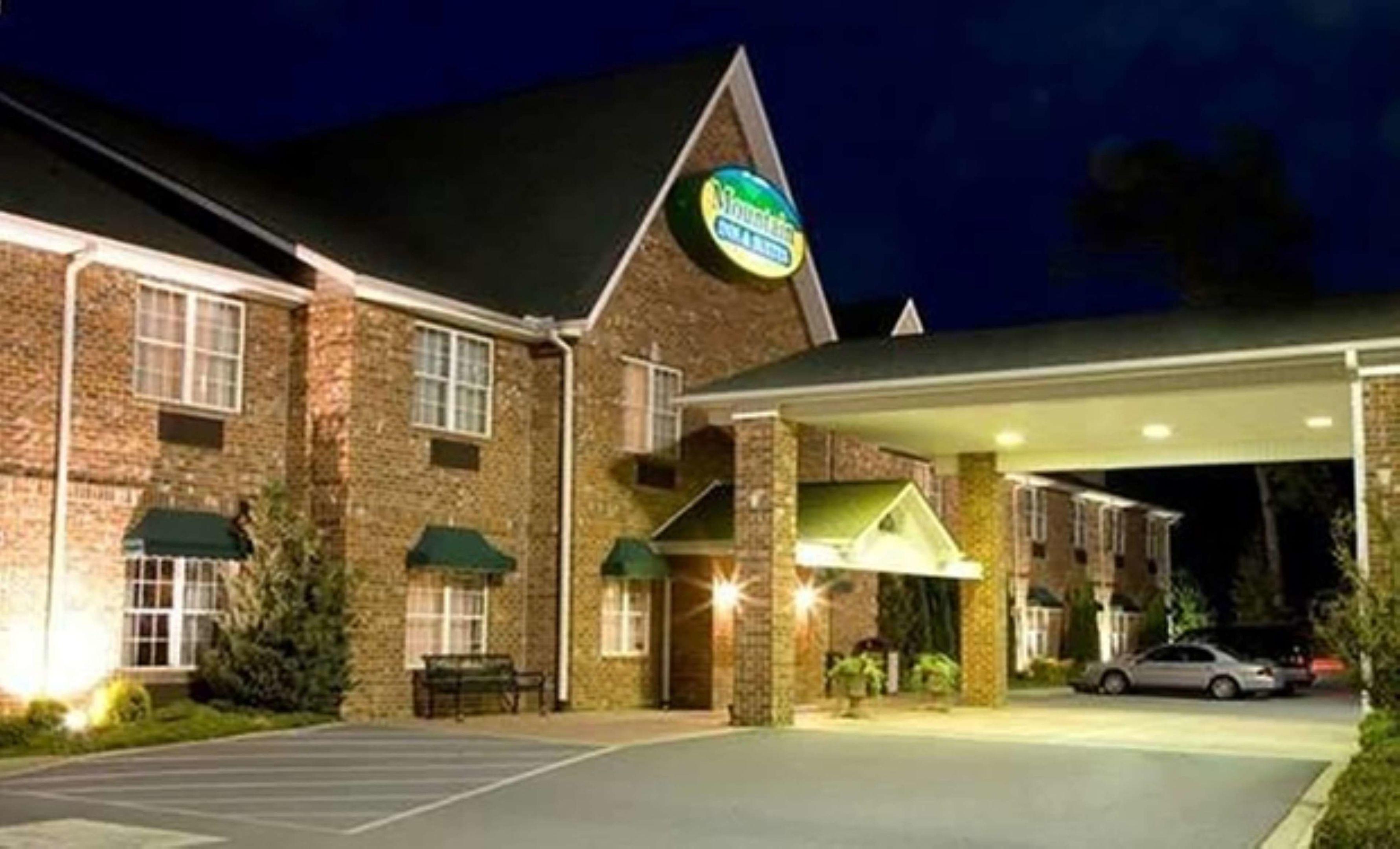 Mountain Inn and Suites Flat Rock