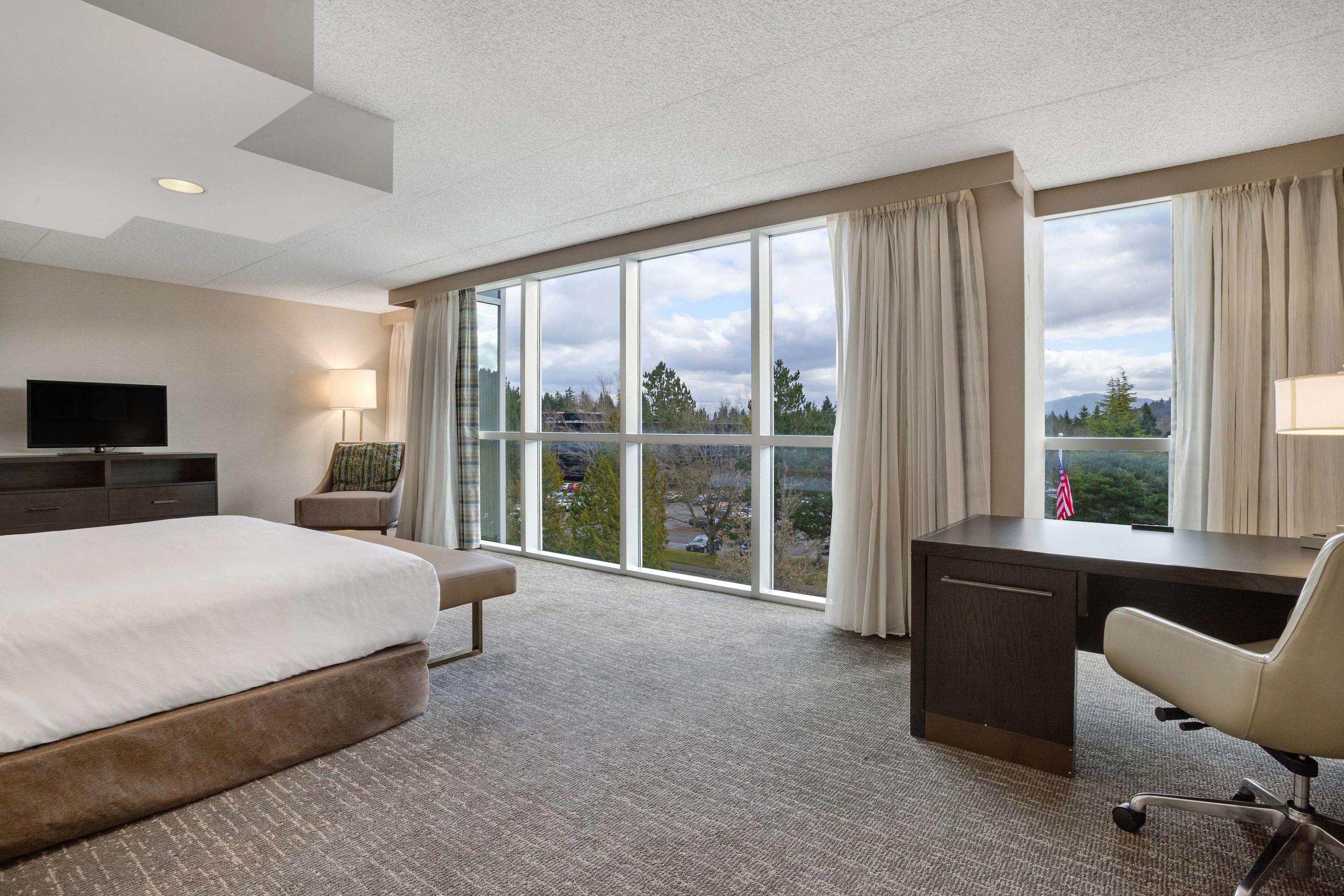 Embassy Suites by Hilton Seattle Bellevue — photo 4