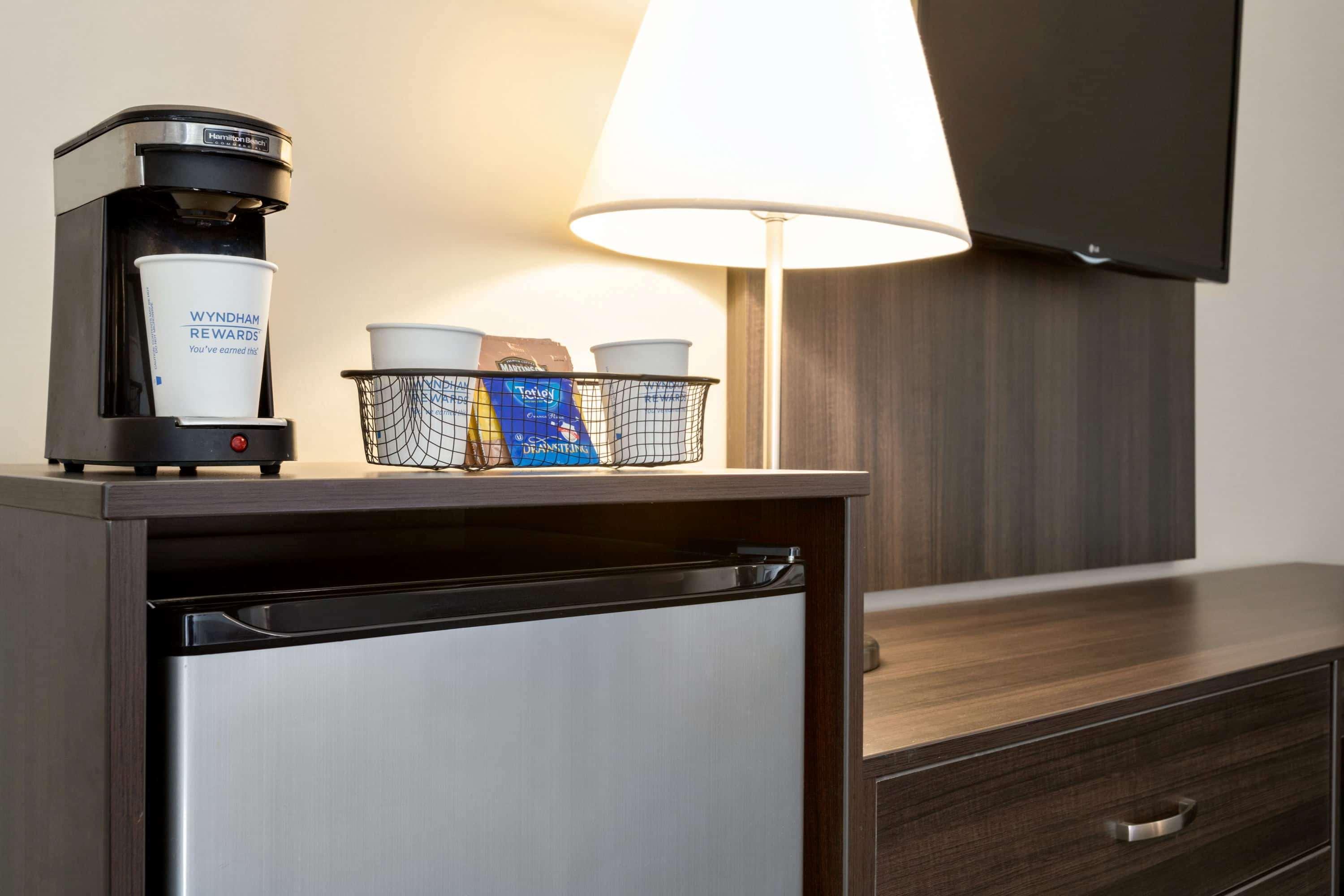 Travelodge Kingston LaSalle — photo 4