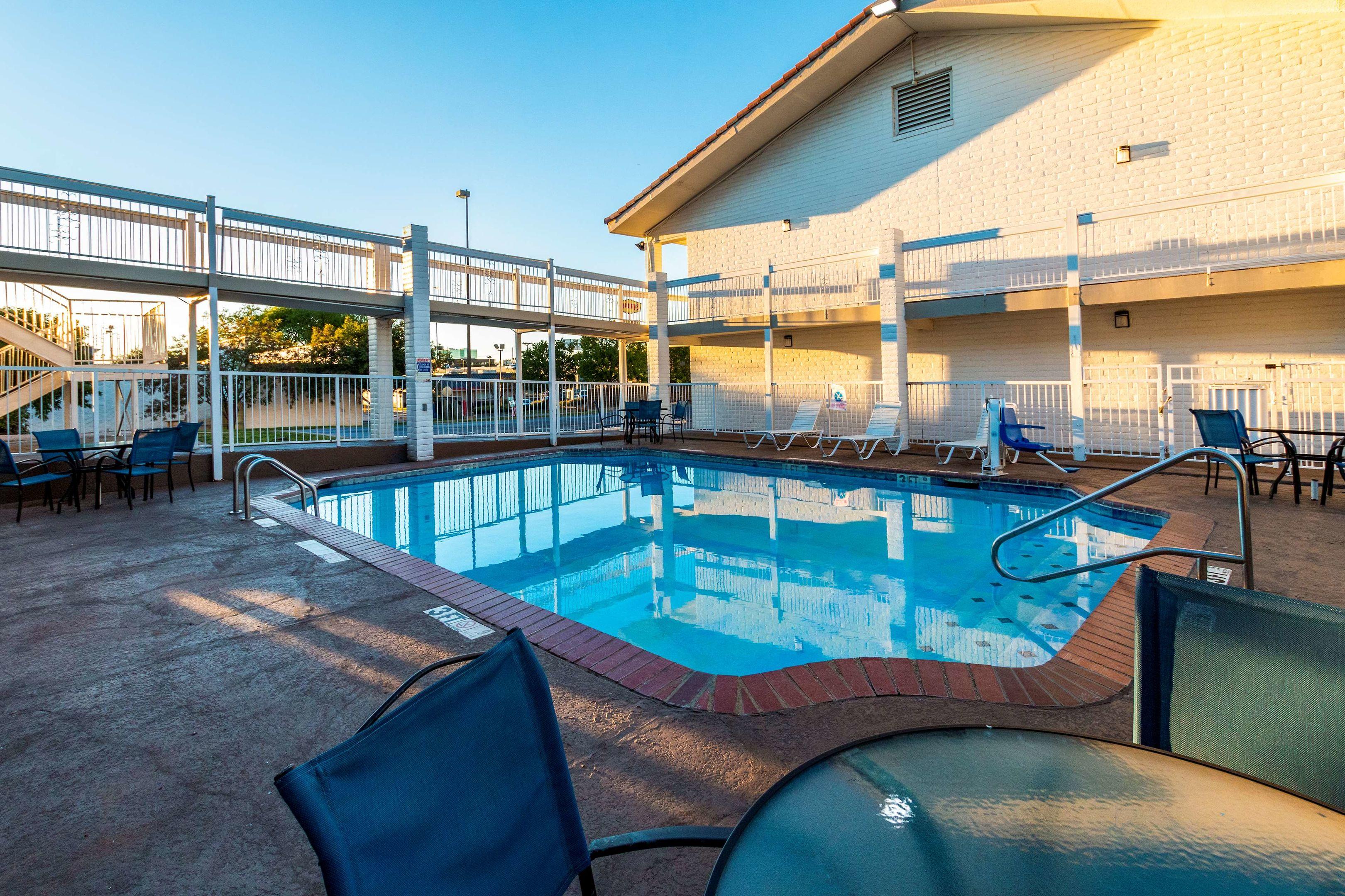 Motel 6 Euless DFW West — photo 5