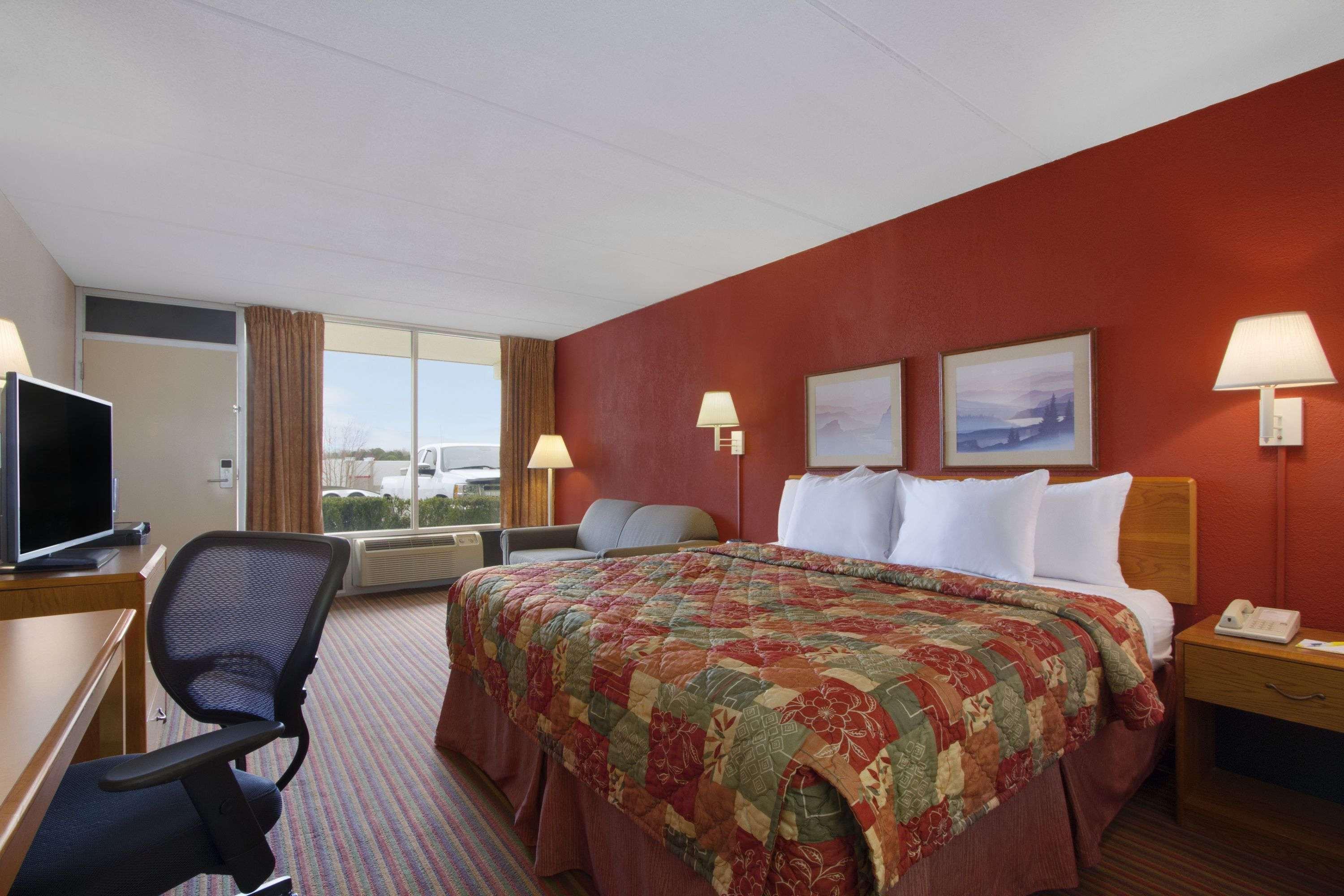 Days Inn Seneca — photo 4