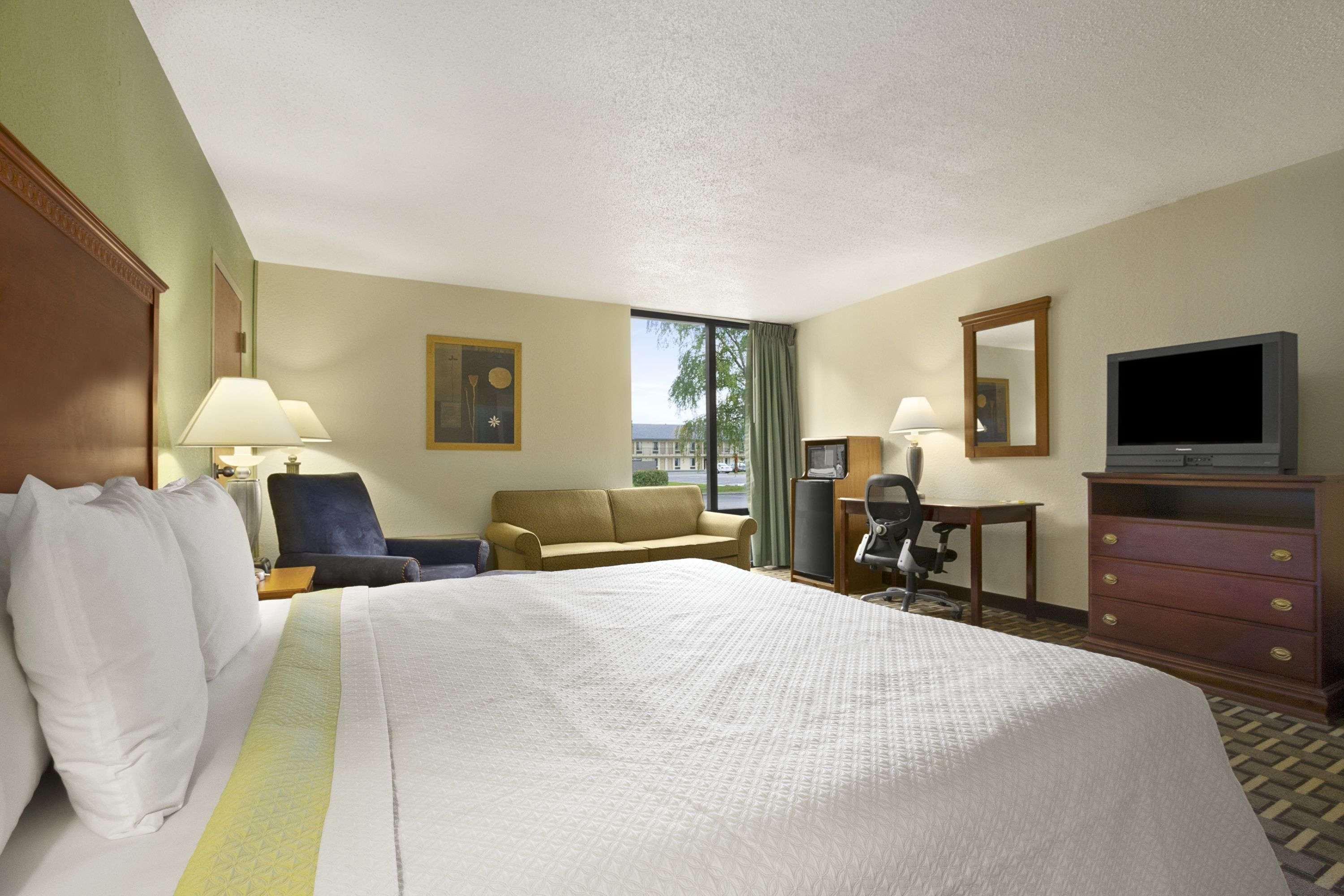 Days Inn by Wyndham Fayetteville-South I-95 Exit 49 — photo 4