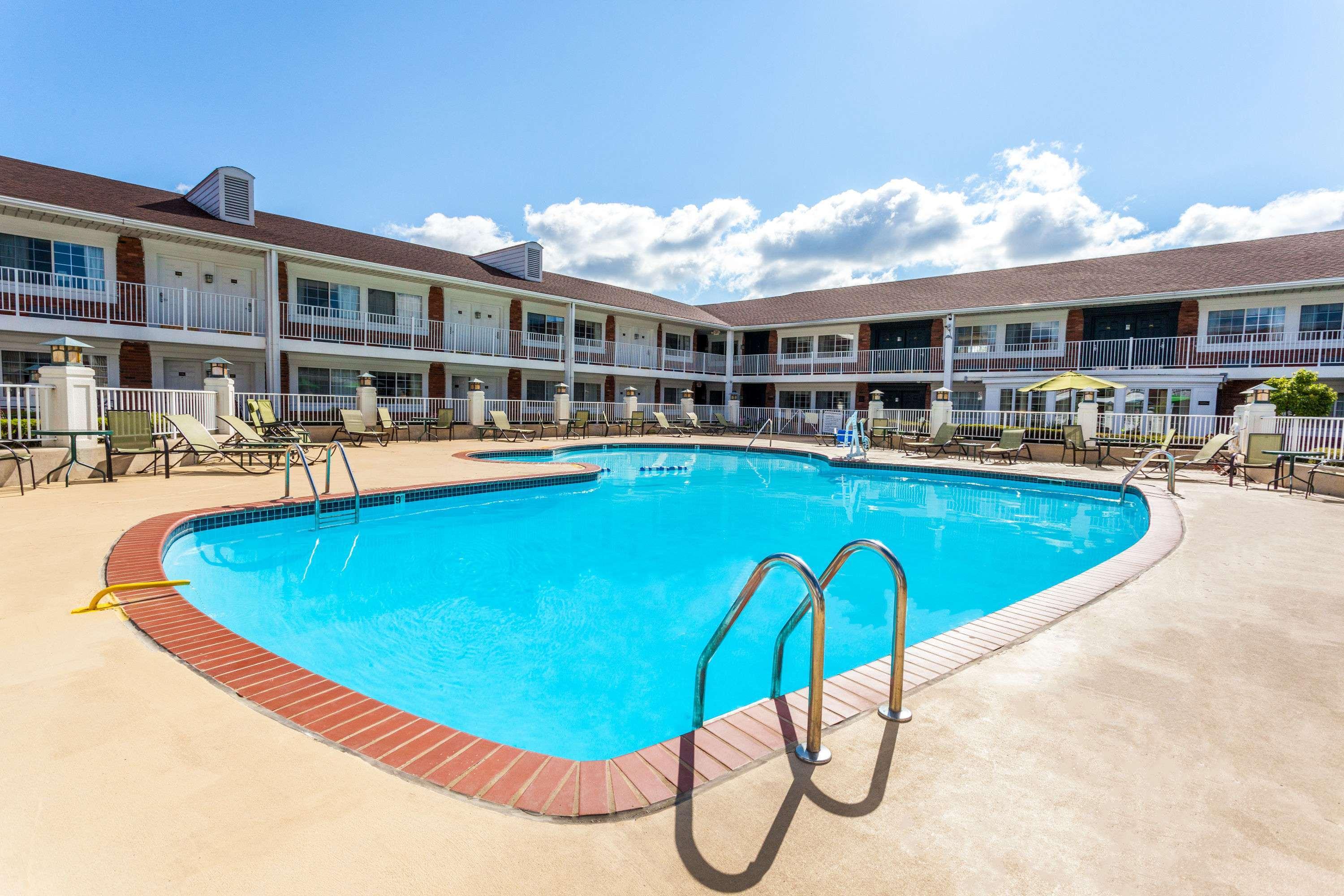 Days Inn & Suites by Wyndham Roseville — photo 3