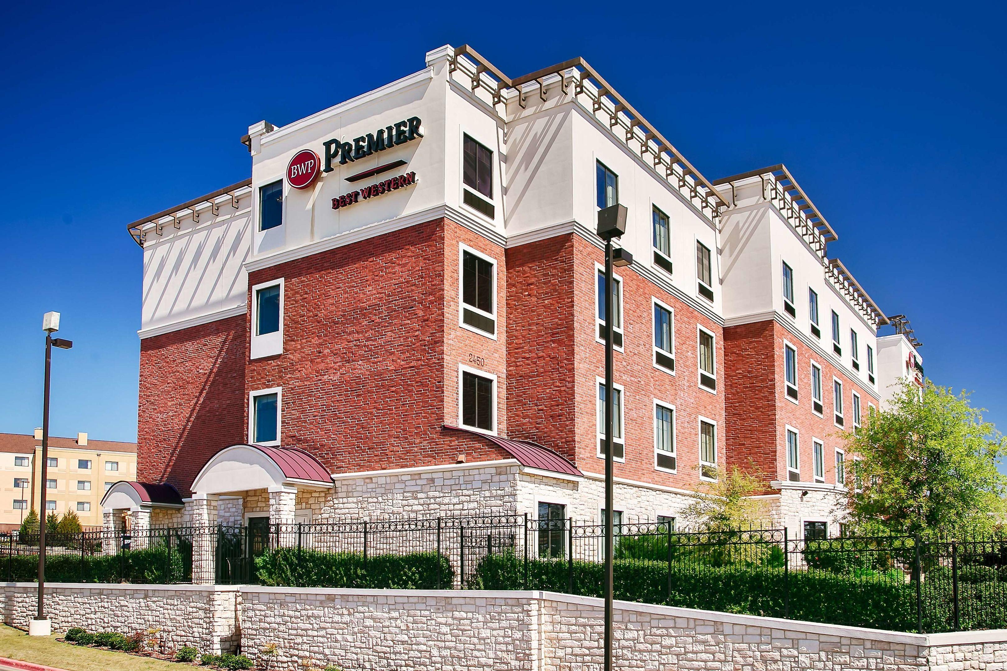 Best Western Premier Crown Chase Inn & Suites — photo 3