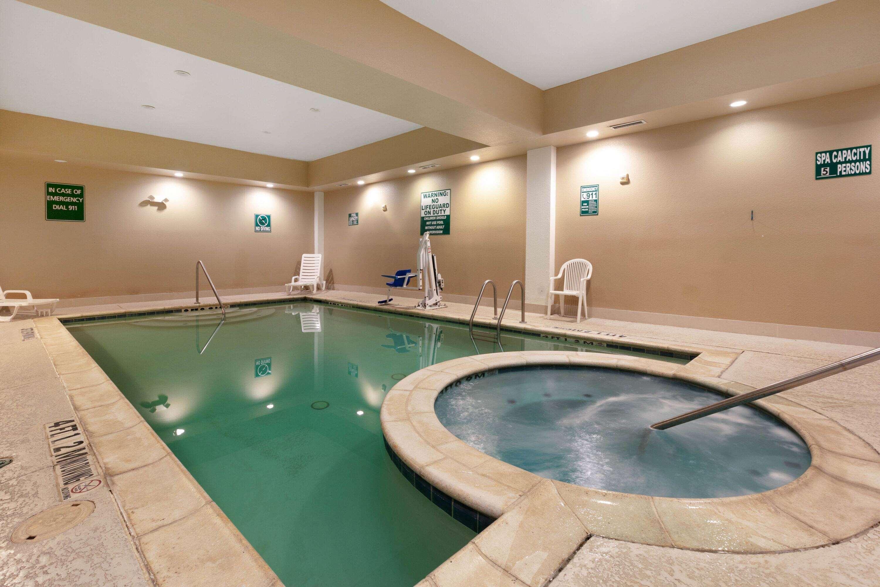 La Quinta Inn & Suites Lindale — photo 5