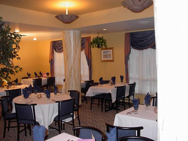 Monte Carlo Inn Oakville Suites — photo 5