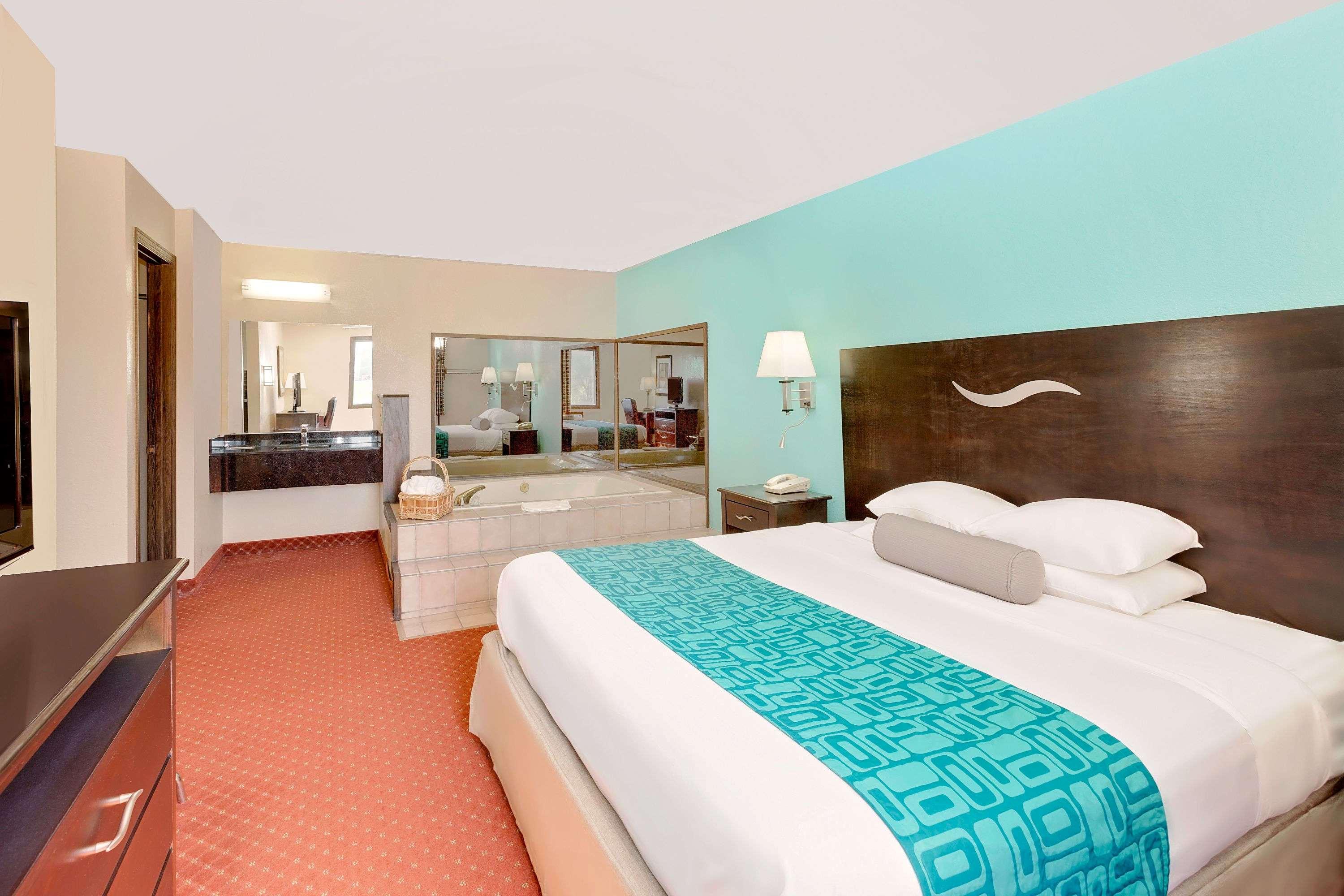 Howard Johnson by Wyndham Waterloo/Cedar Falls — photo 4