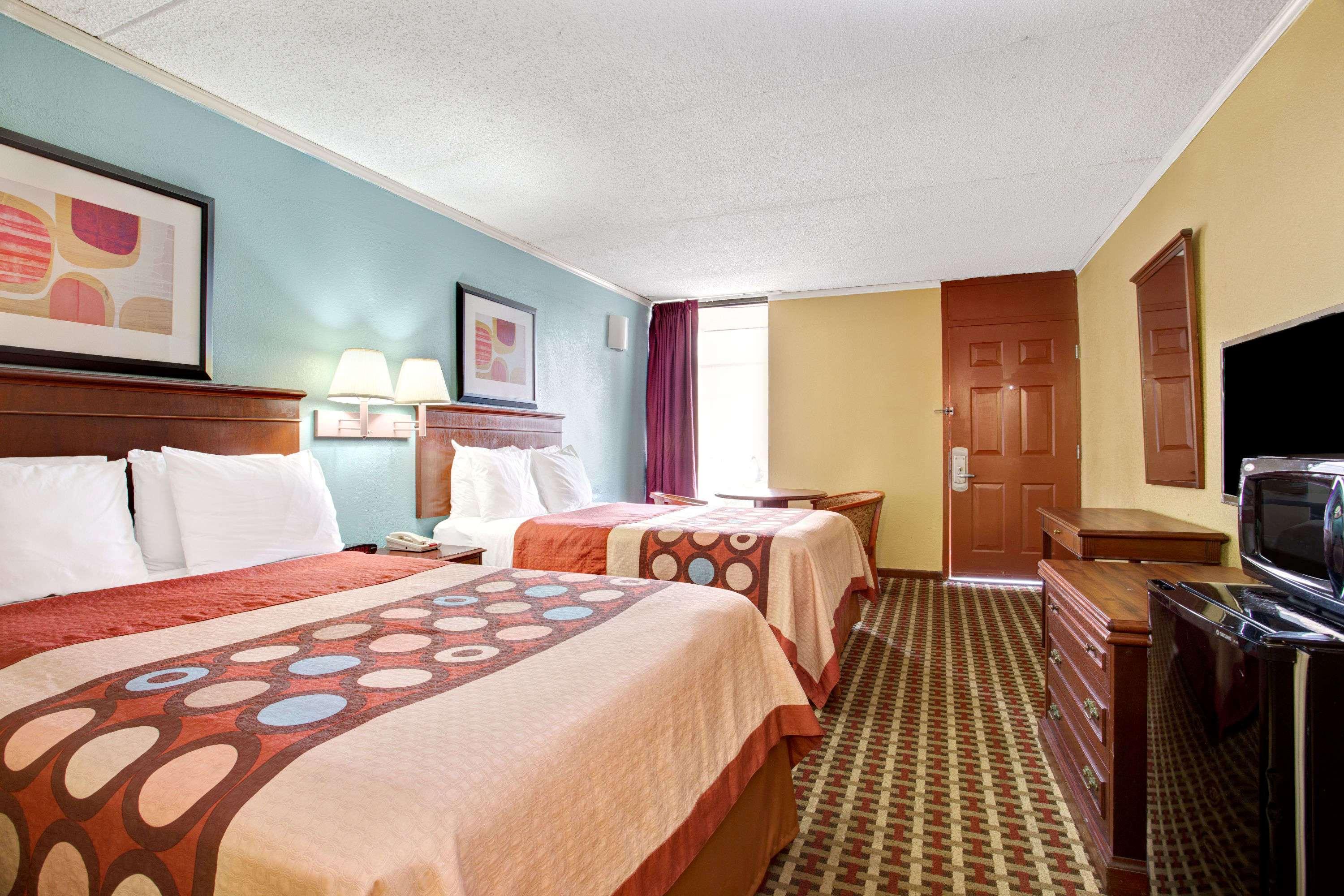Super 8 by Wyndham Raleigh Downtown — photo 5