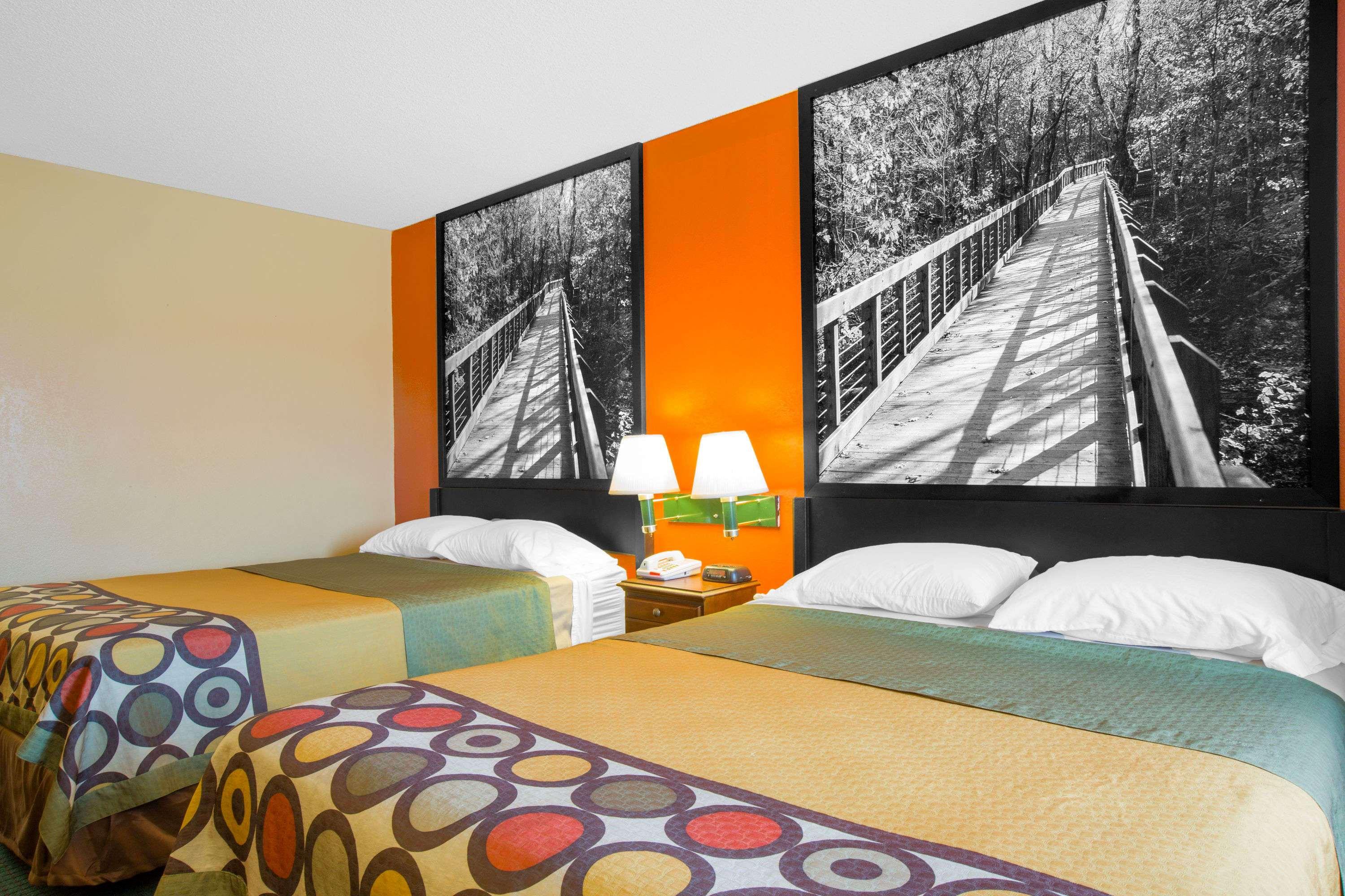 Super 8 by Wyndham Talladega AL — photo 5