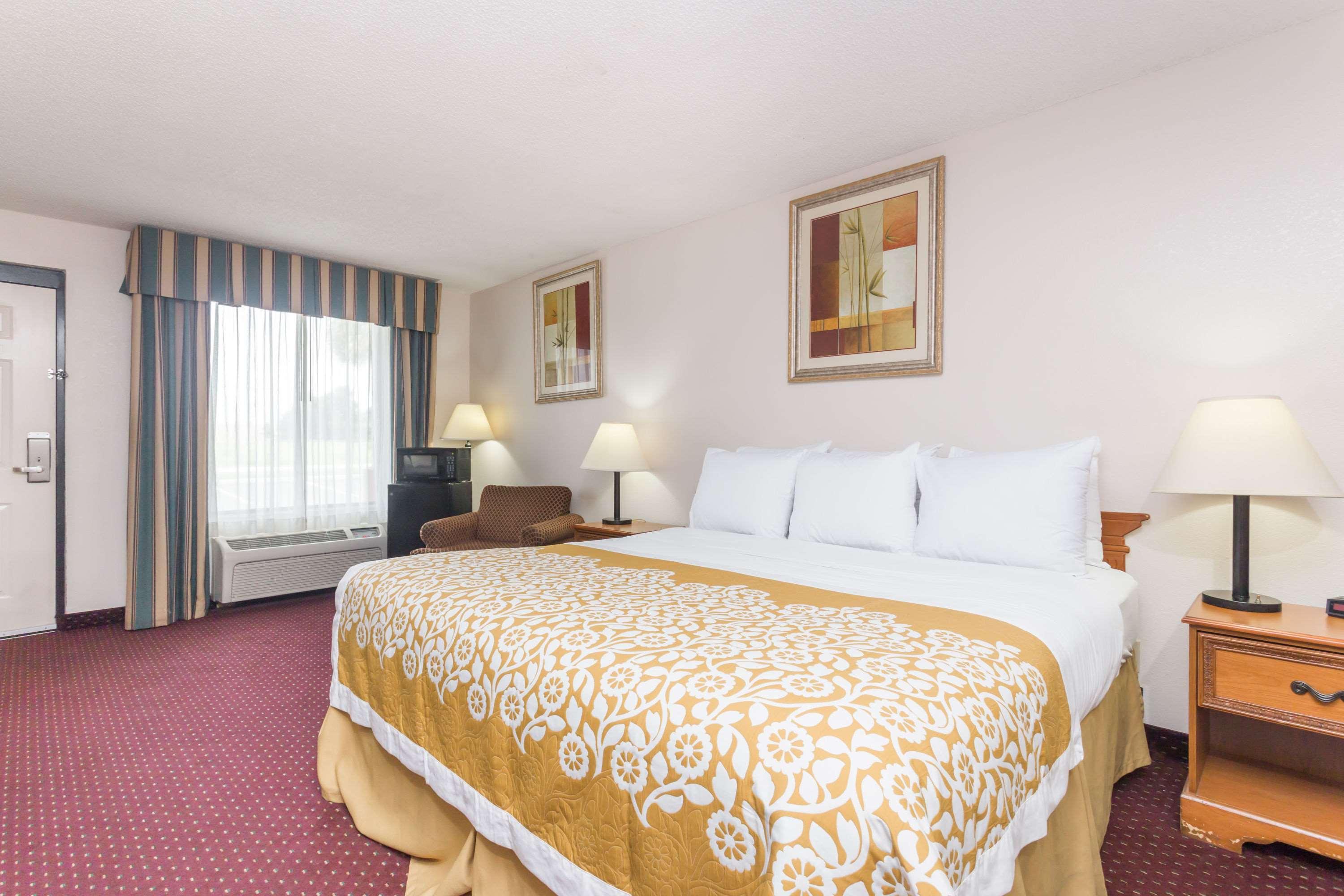 Days Inn by Wyndham Chiefland — photo 5