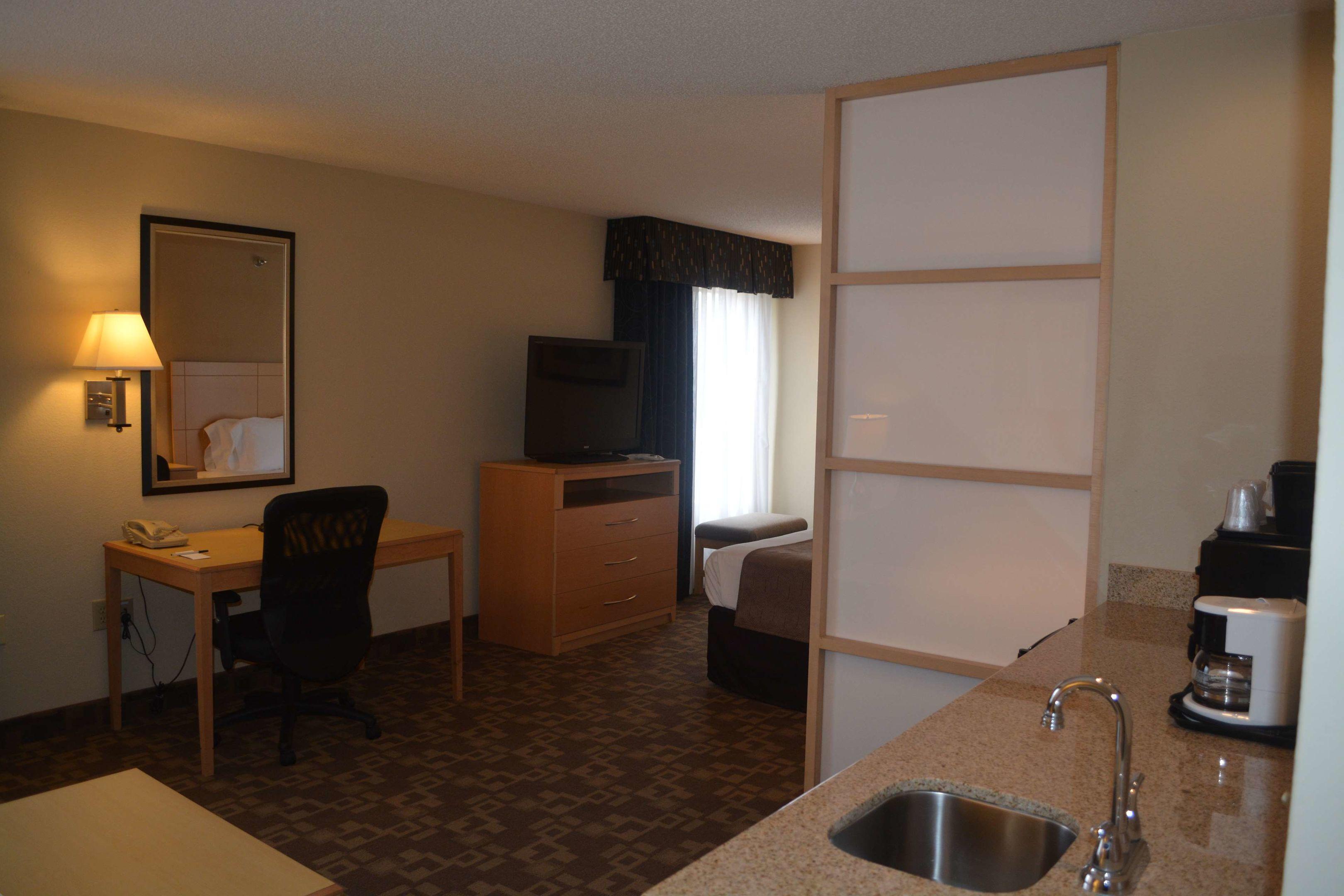 Best Western Roanoke Rapids Hotel & Suites — photo 4
