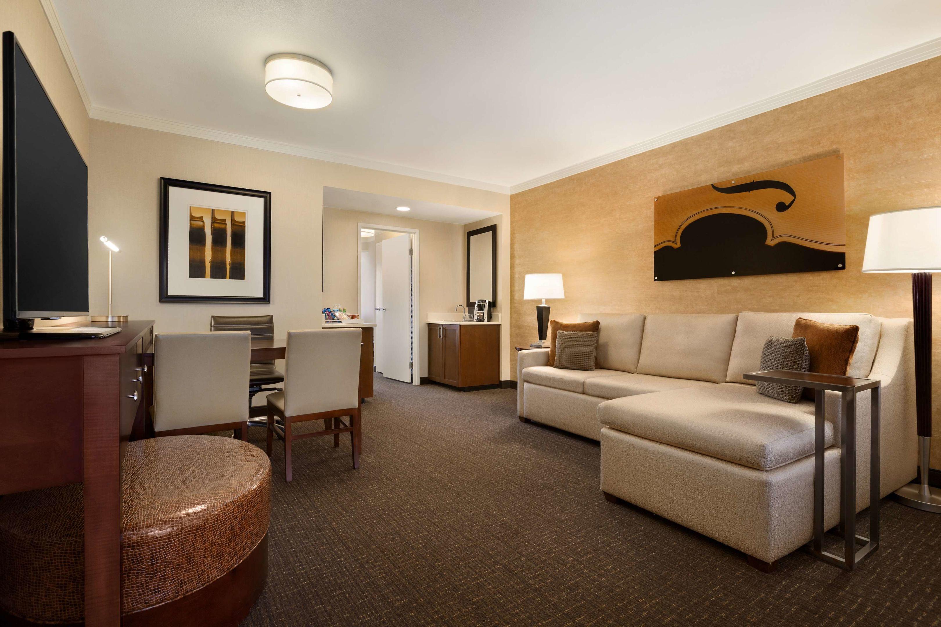 Embassy Suites by Hilton Austin Downtown South Congress — photo 5