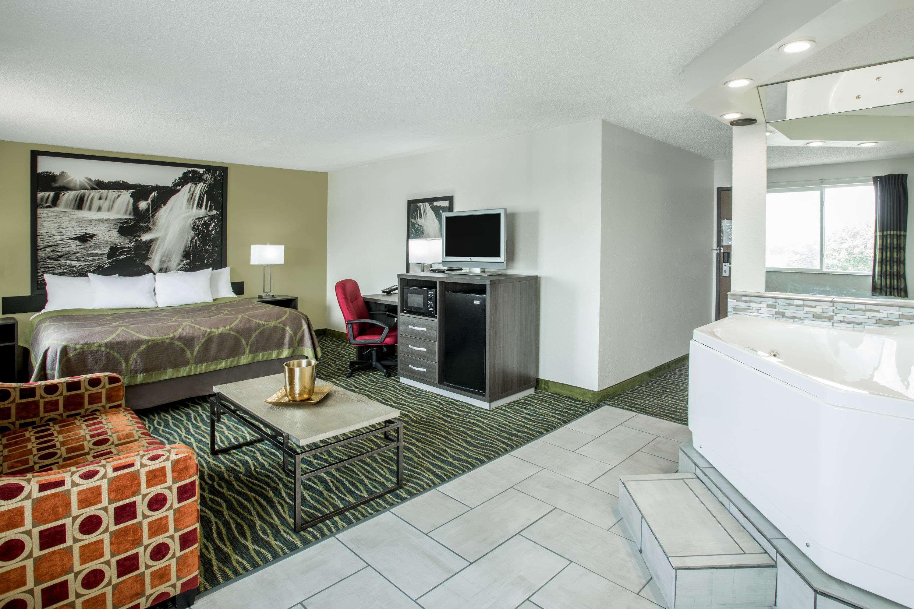 Super 8 by Wyndham Independence Kansas City — photo 3