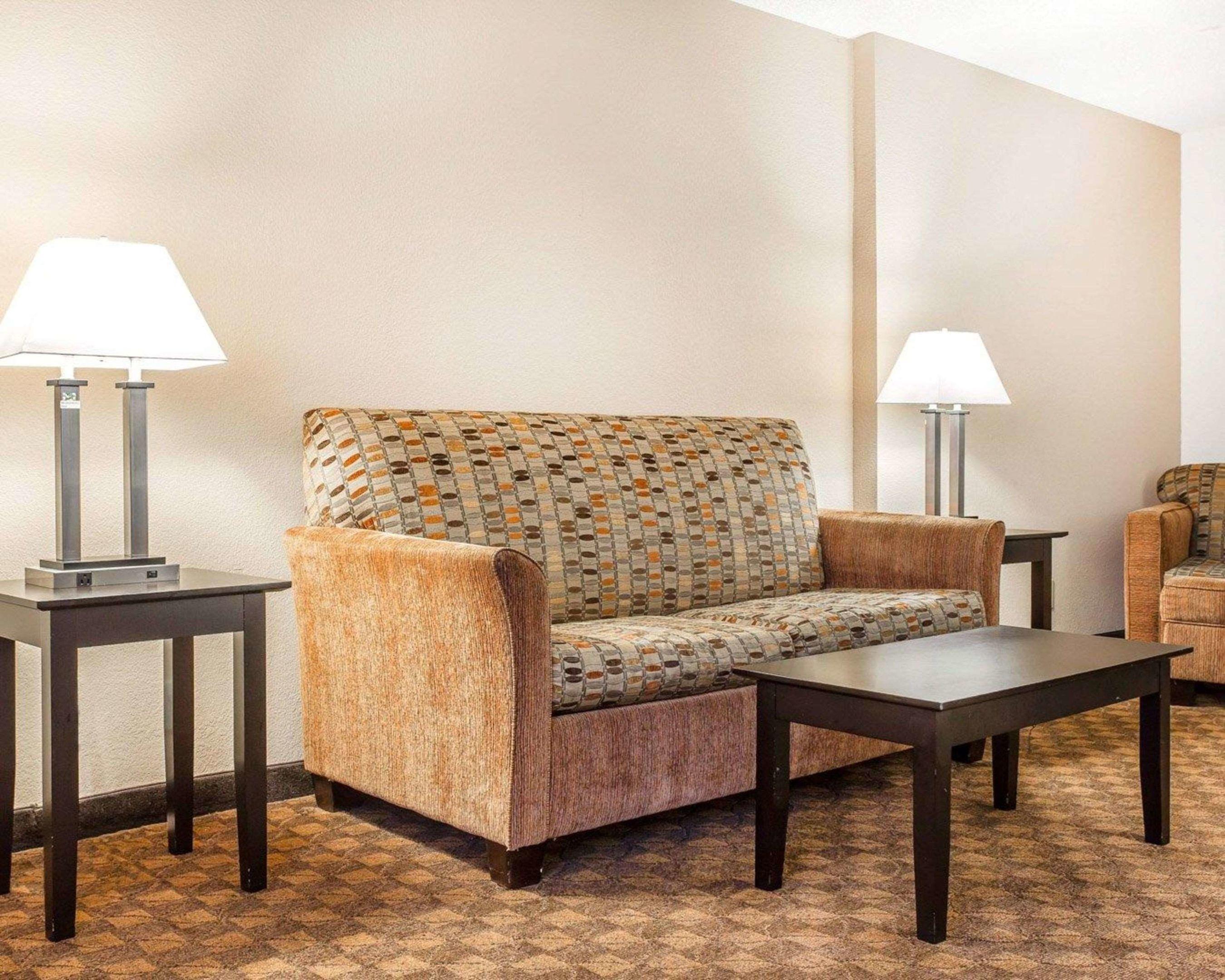Quality Inn & Suites Coliseum — photo 3