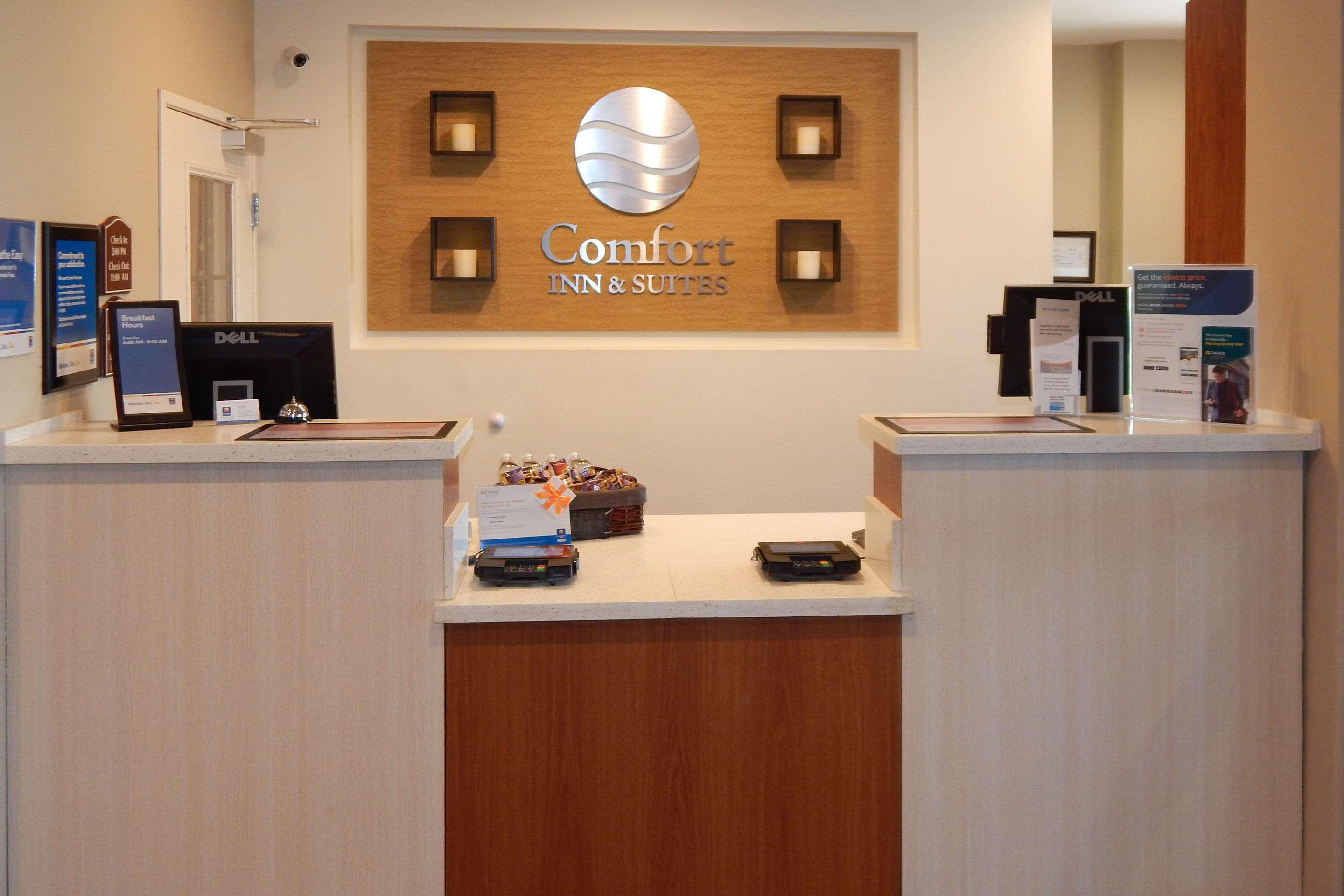 Comfort Inn & Suites — photo 4