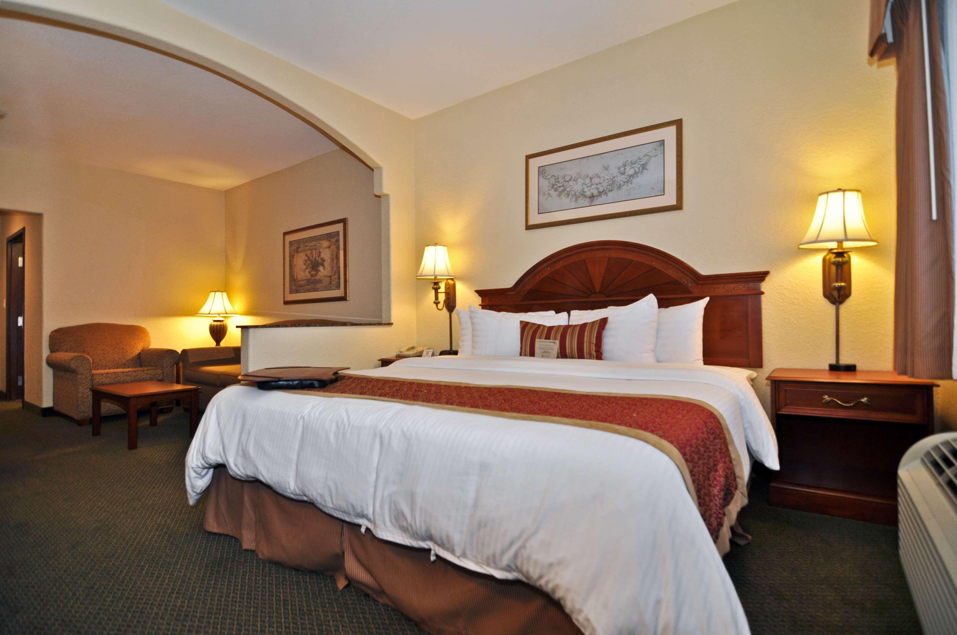 Best Western Plus Victoria Inn & Suites — photo 5