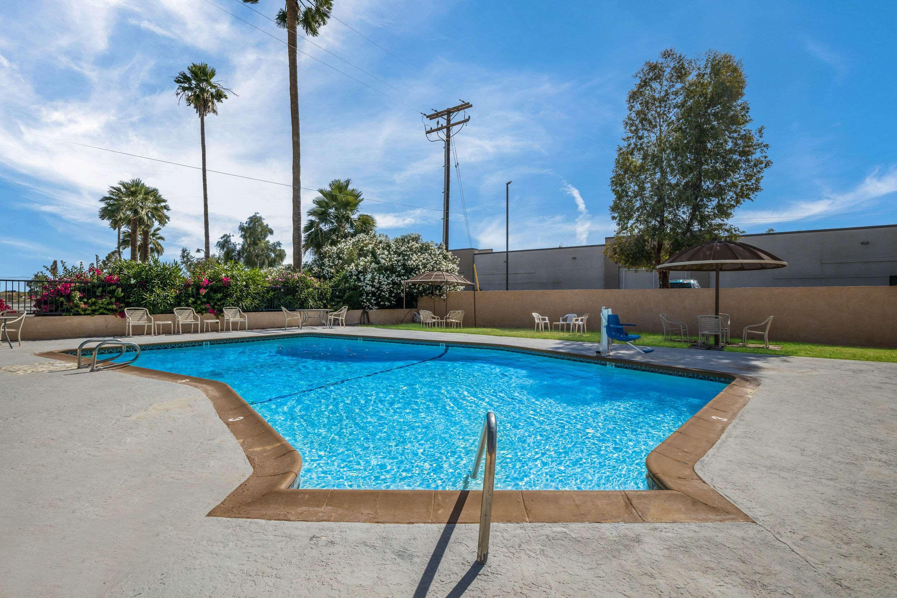 Rodeway Inn & Suites — photo 4