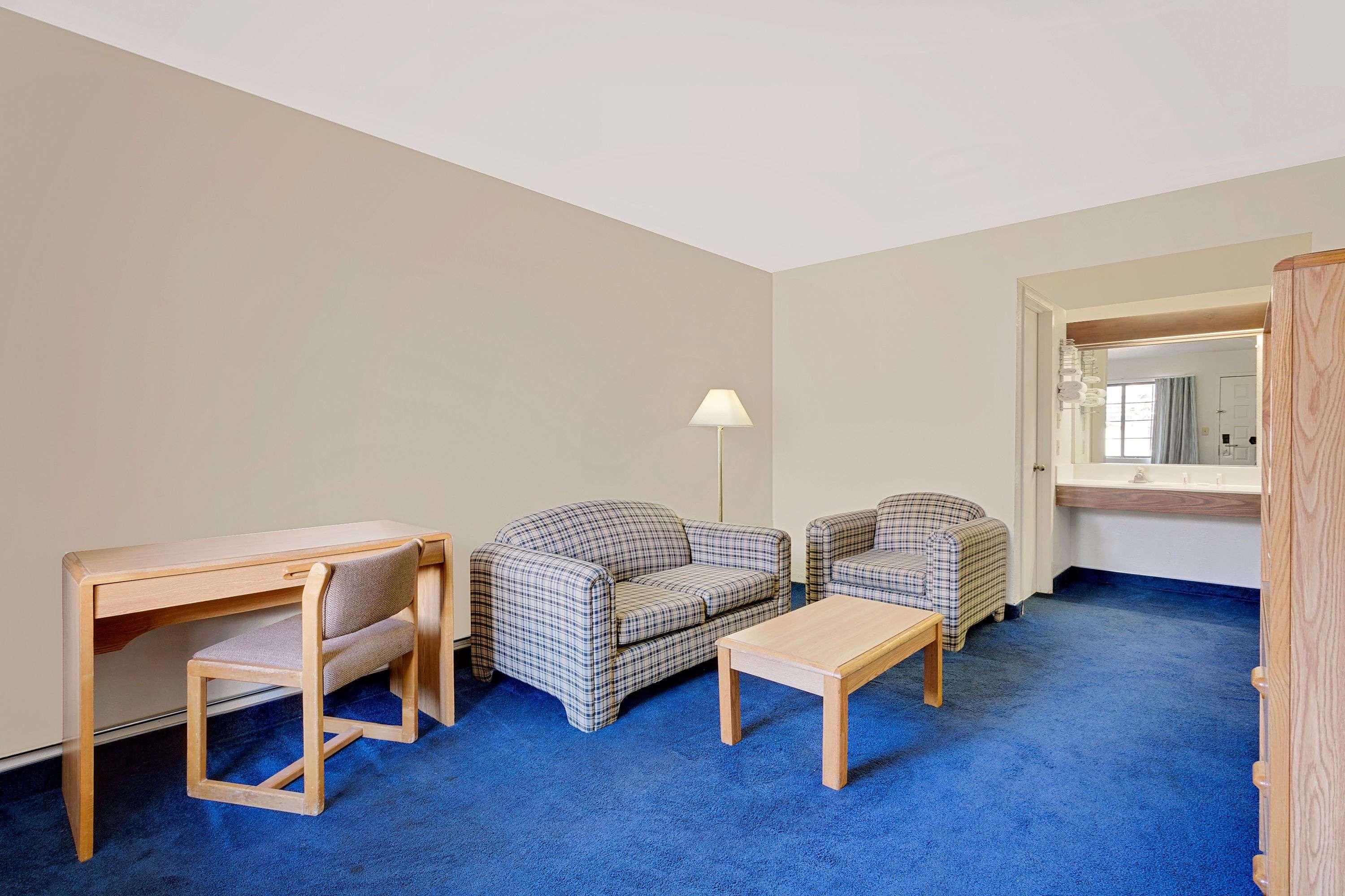 Days Inn & Suites Needles — photo 3