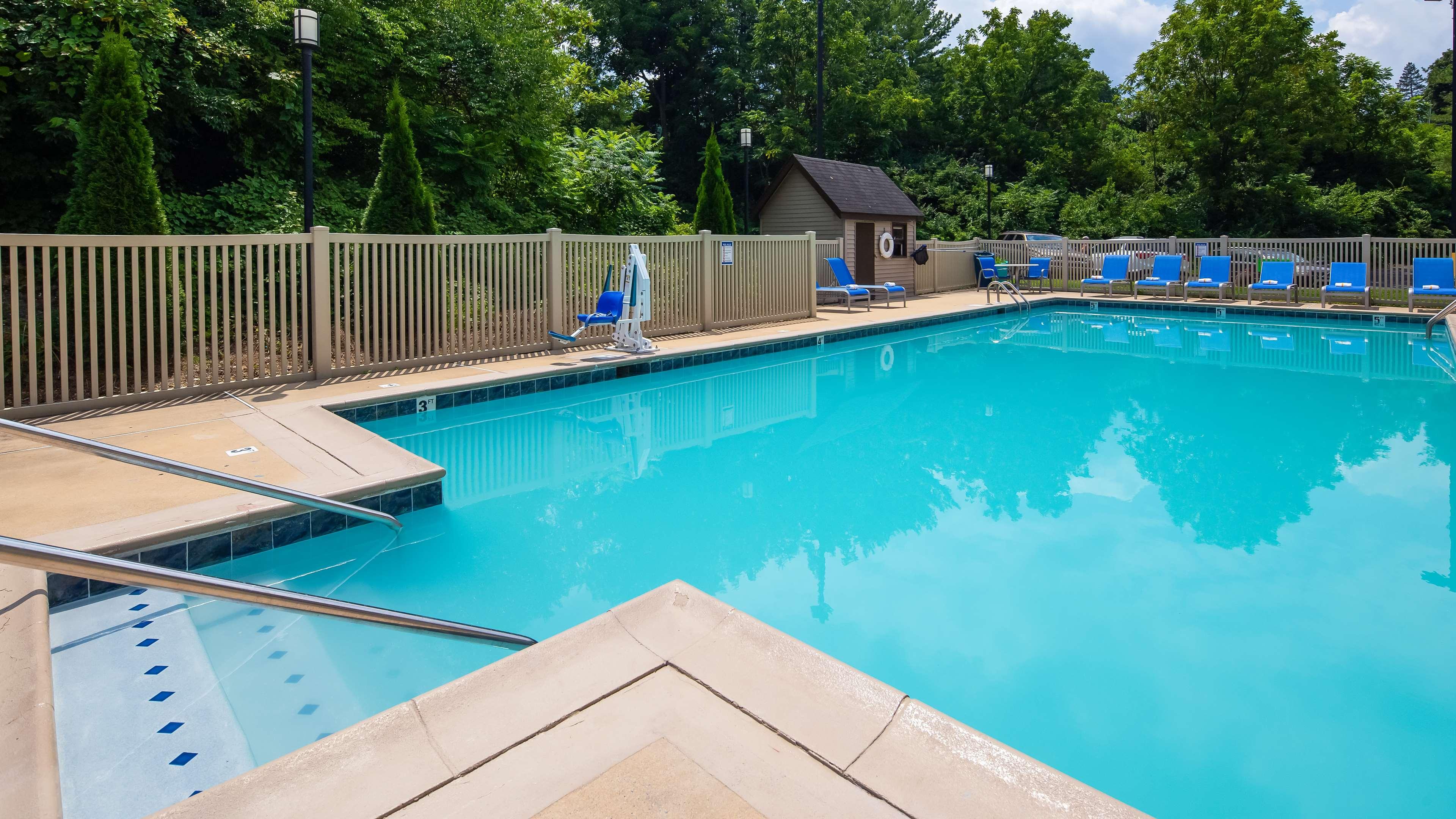 Best Western Plus Reading Inn & Suites — photo 4