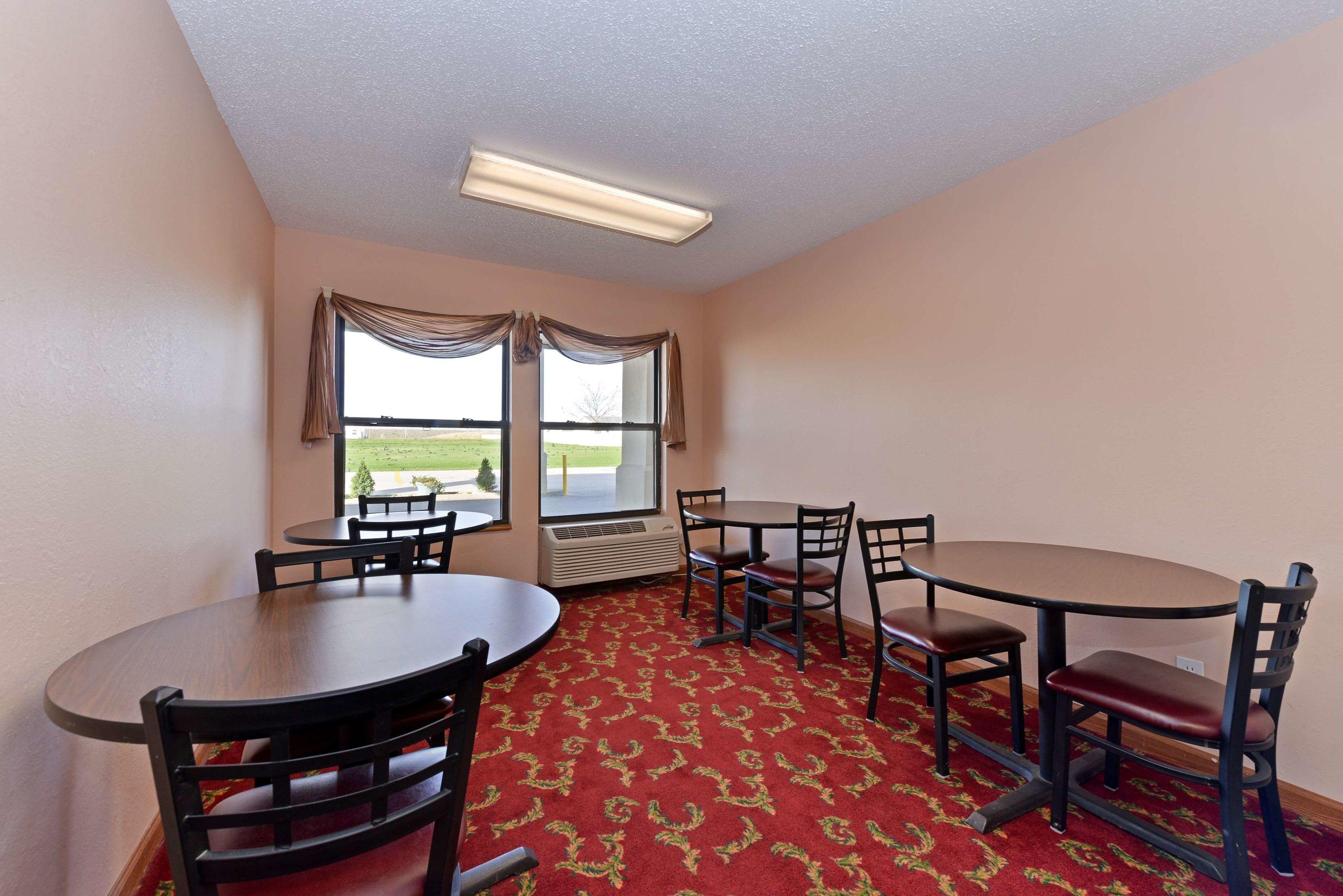 Americas Best Value Inn Chenoa — photo 5