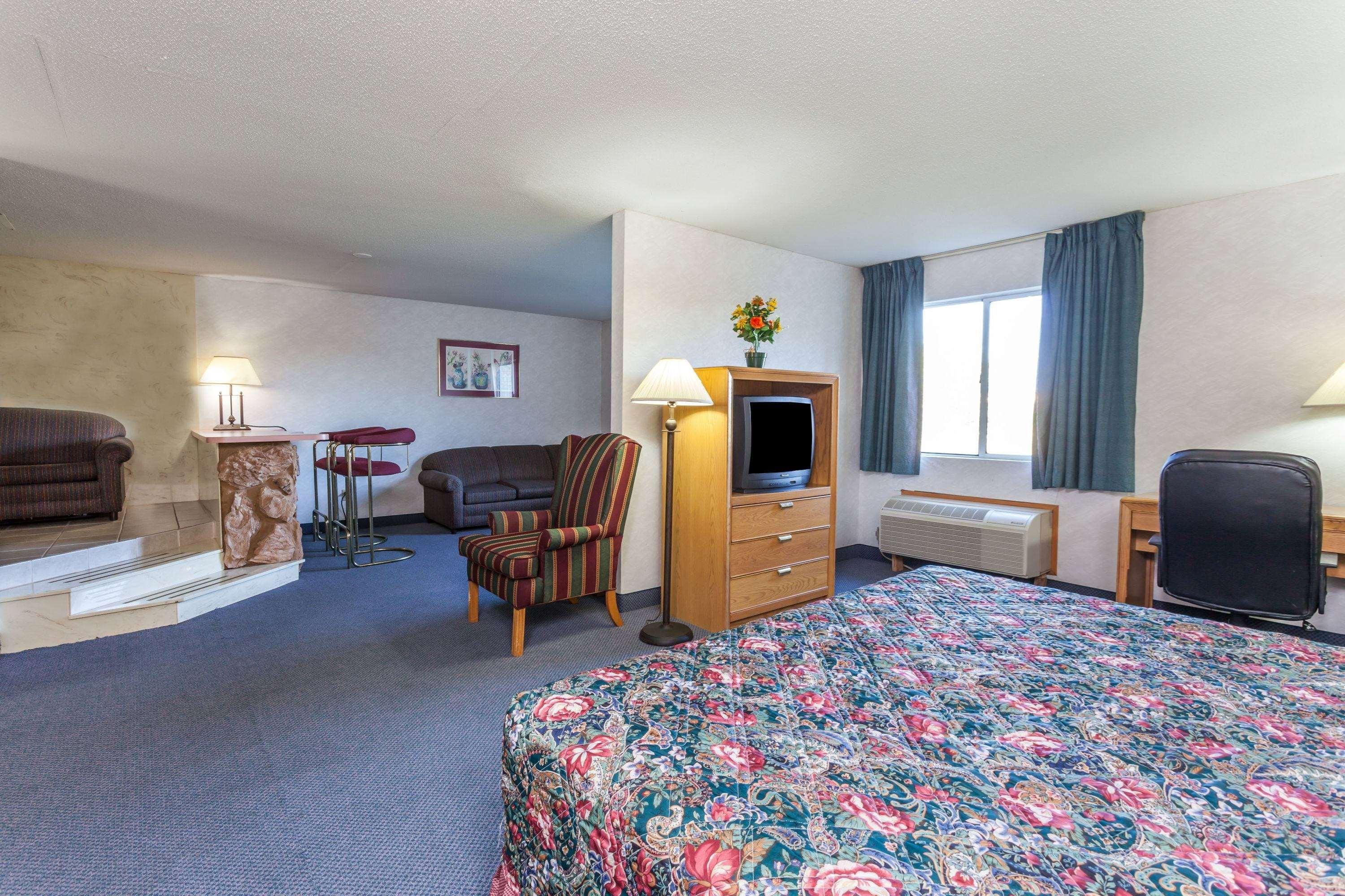 Days Inn and Suites Dundee — photo 4