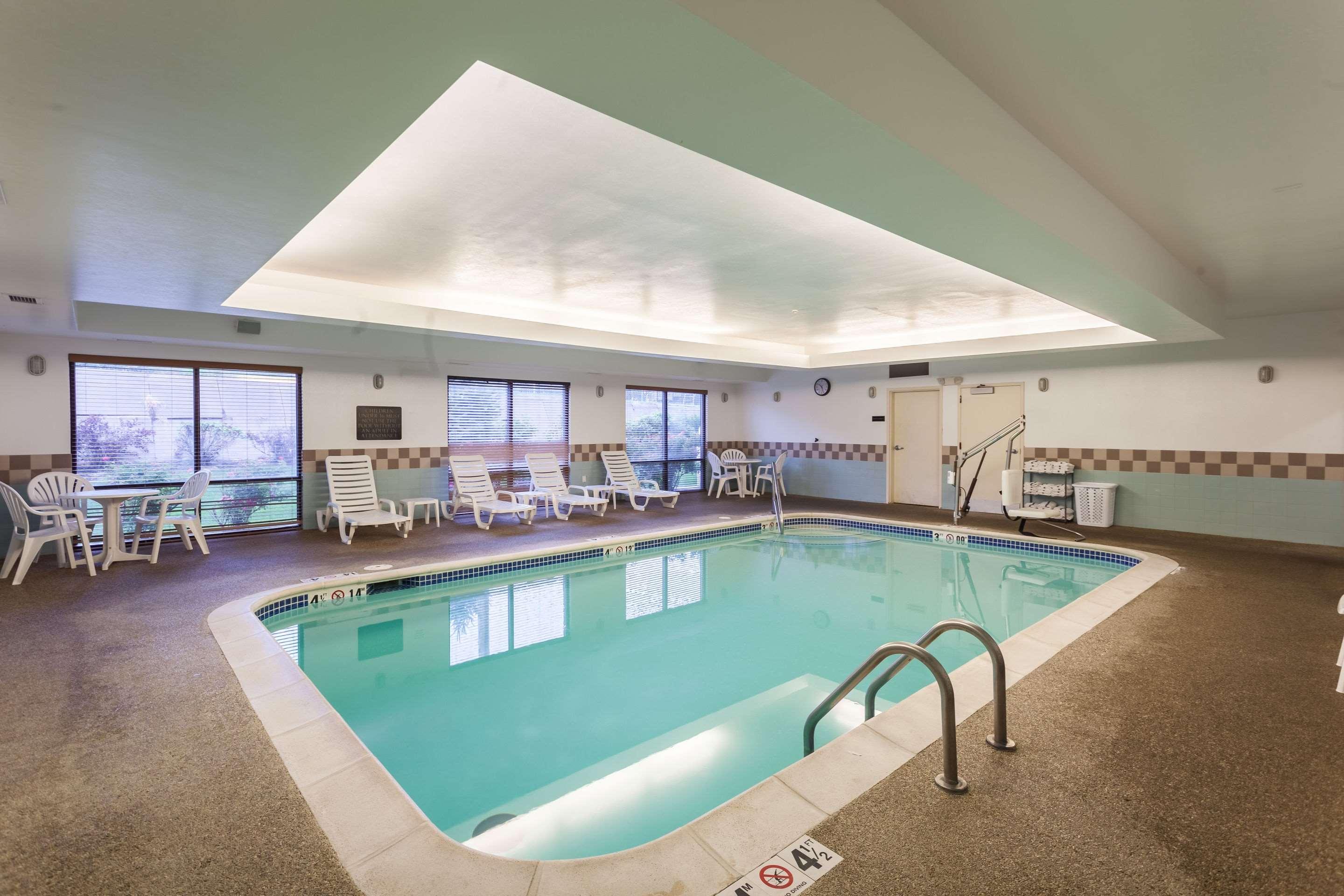 Comfort Suites North Cotner — photo 4