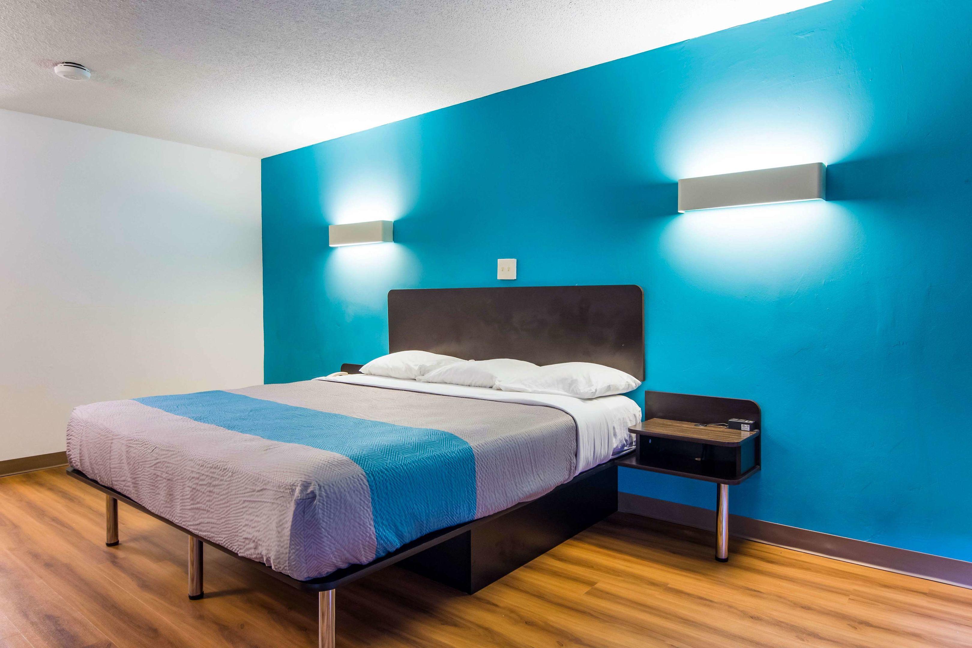 Motel 6 Lagrange — photo 4