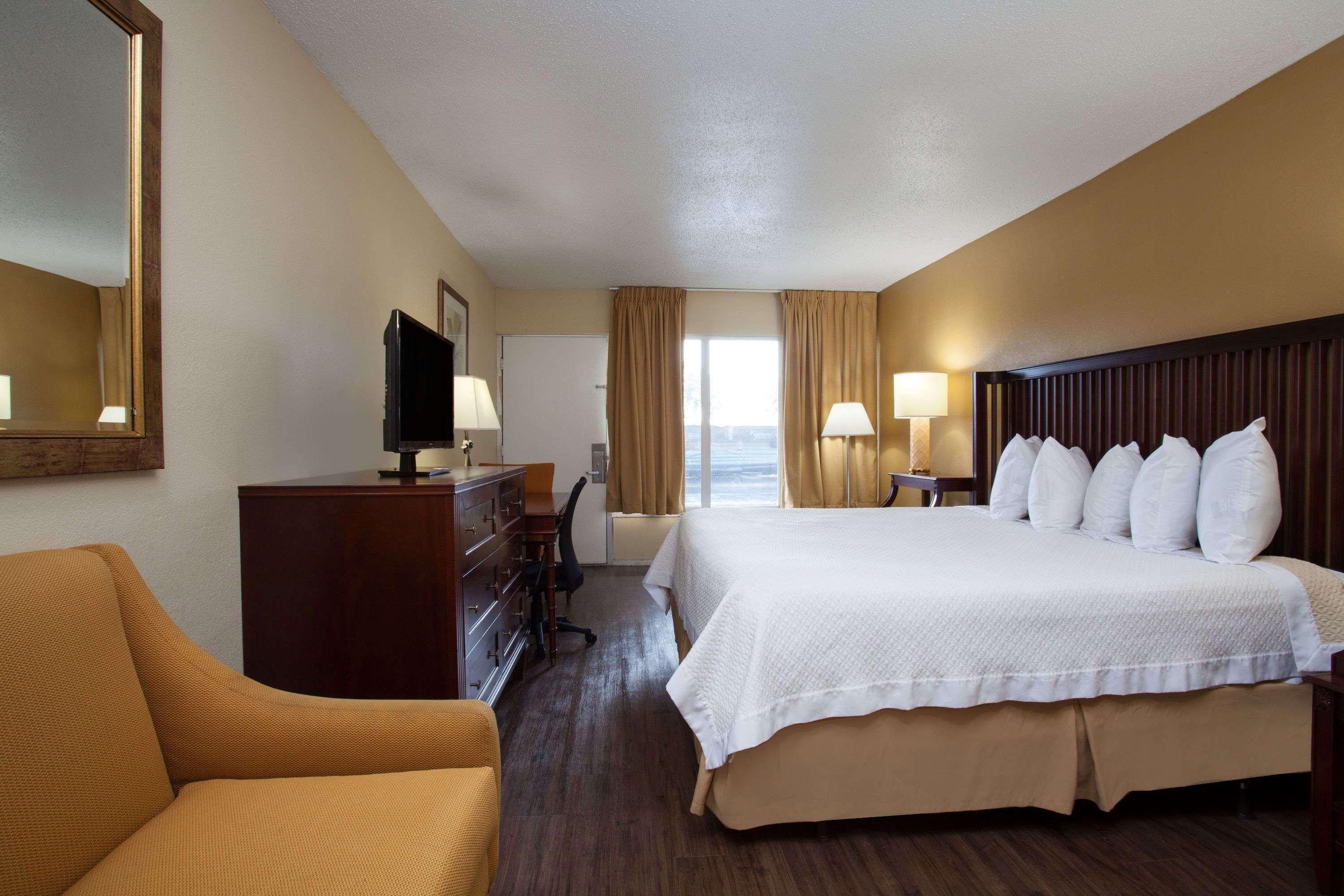 Days Inn by Wyndham Daytona Beach Speedway — photo 4