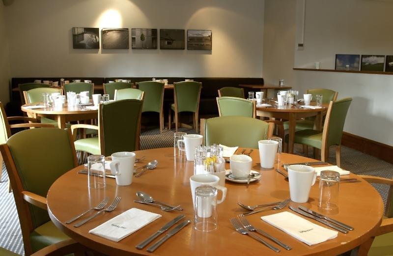 Holiday Inn Cardiff City — photo 3