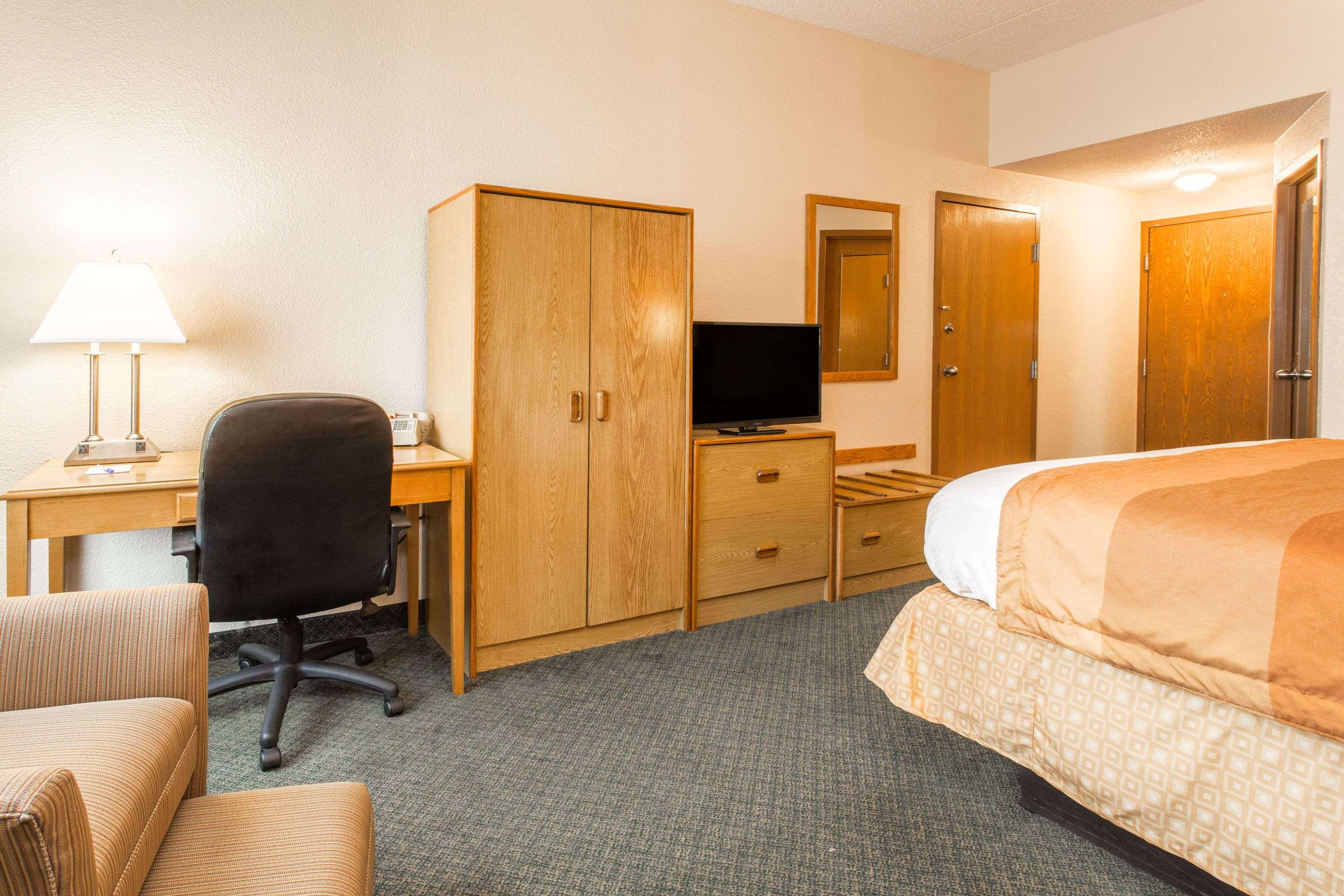 Baymont Inn & Suites Cincinnati — photo 3