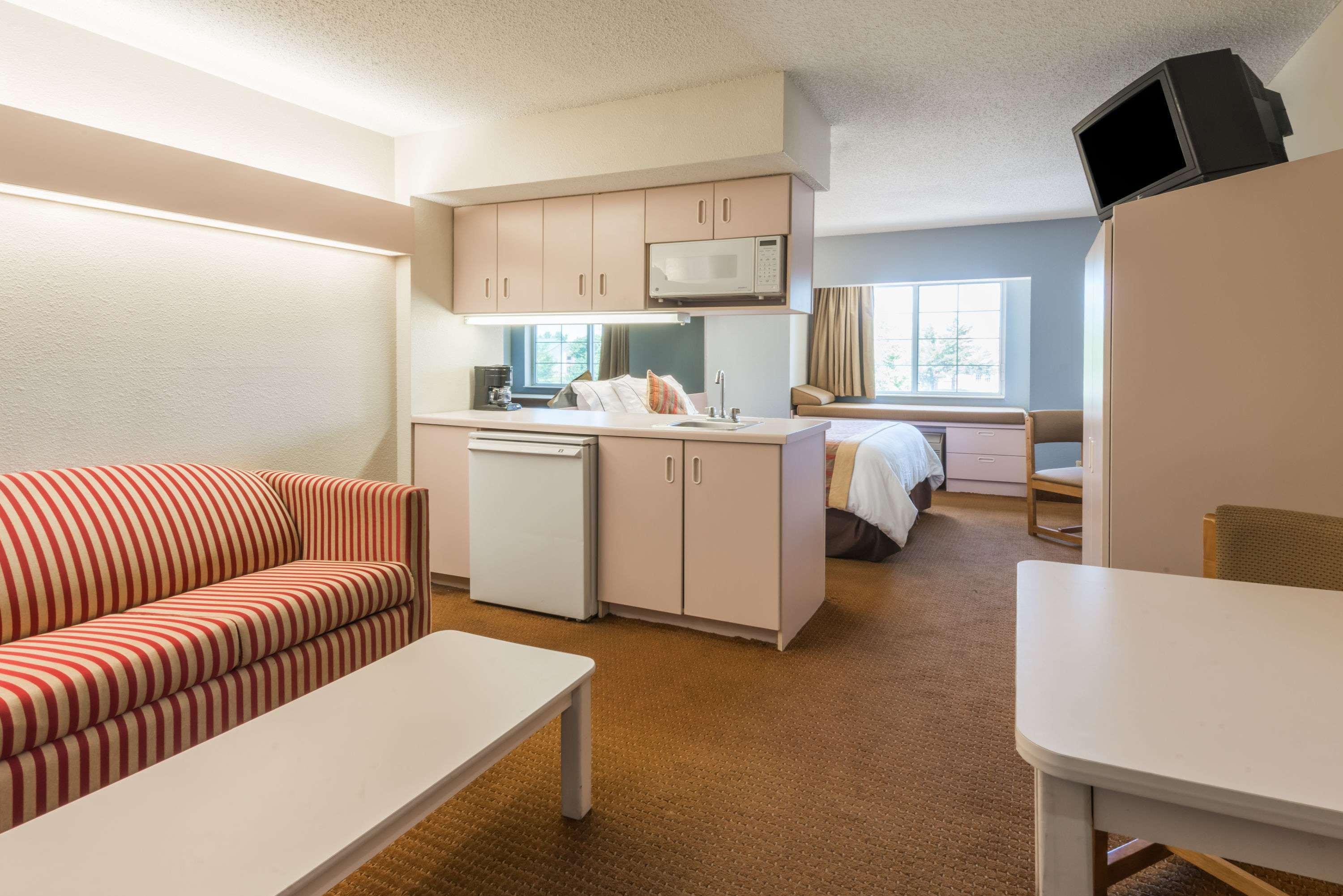 Microtel Inn & Suites by Wyndham Kansas City Airport — photo 4