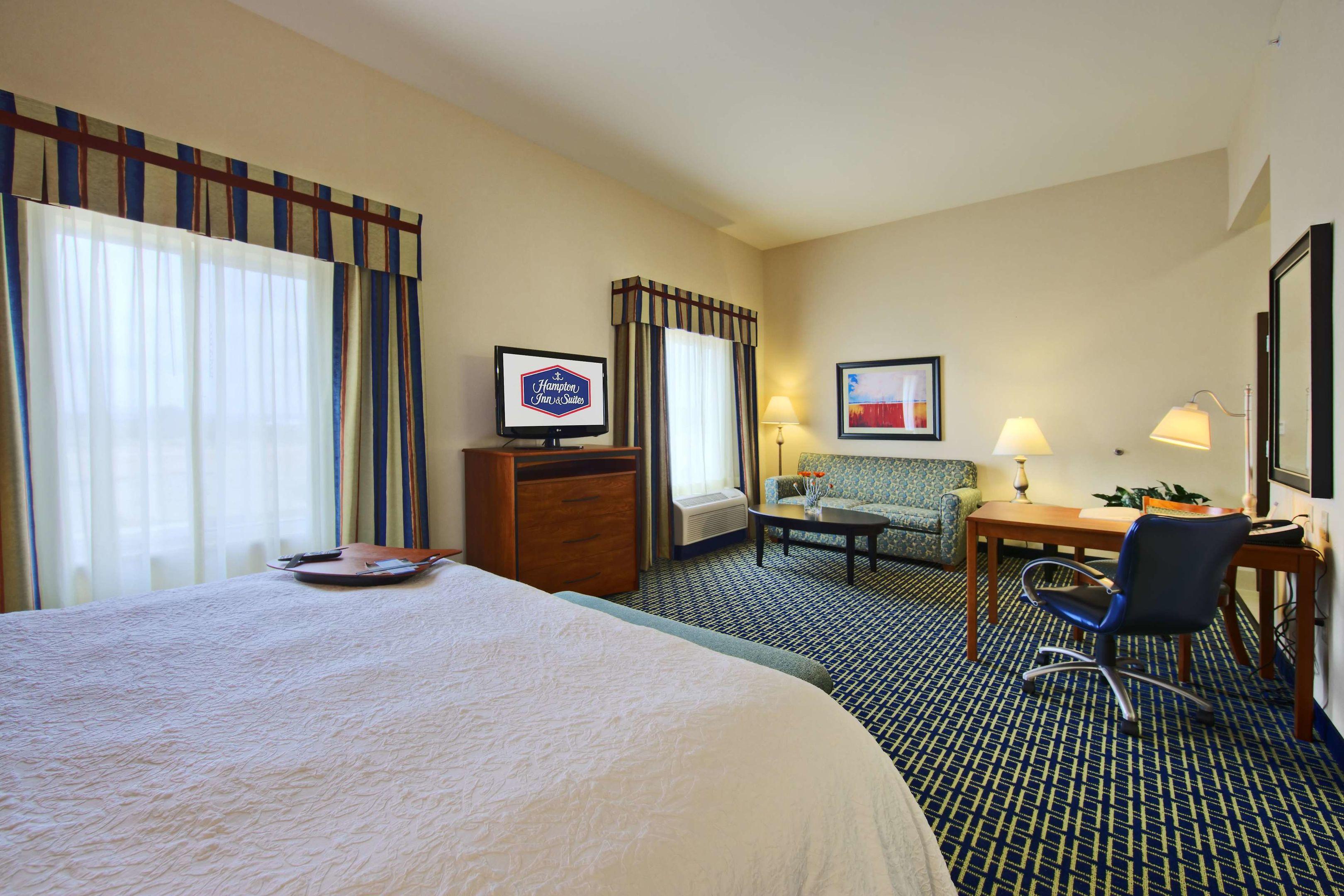 Hampton Inn & Suites Ridgecrest — photo 4