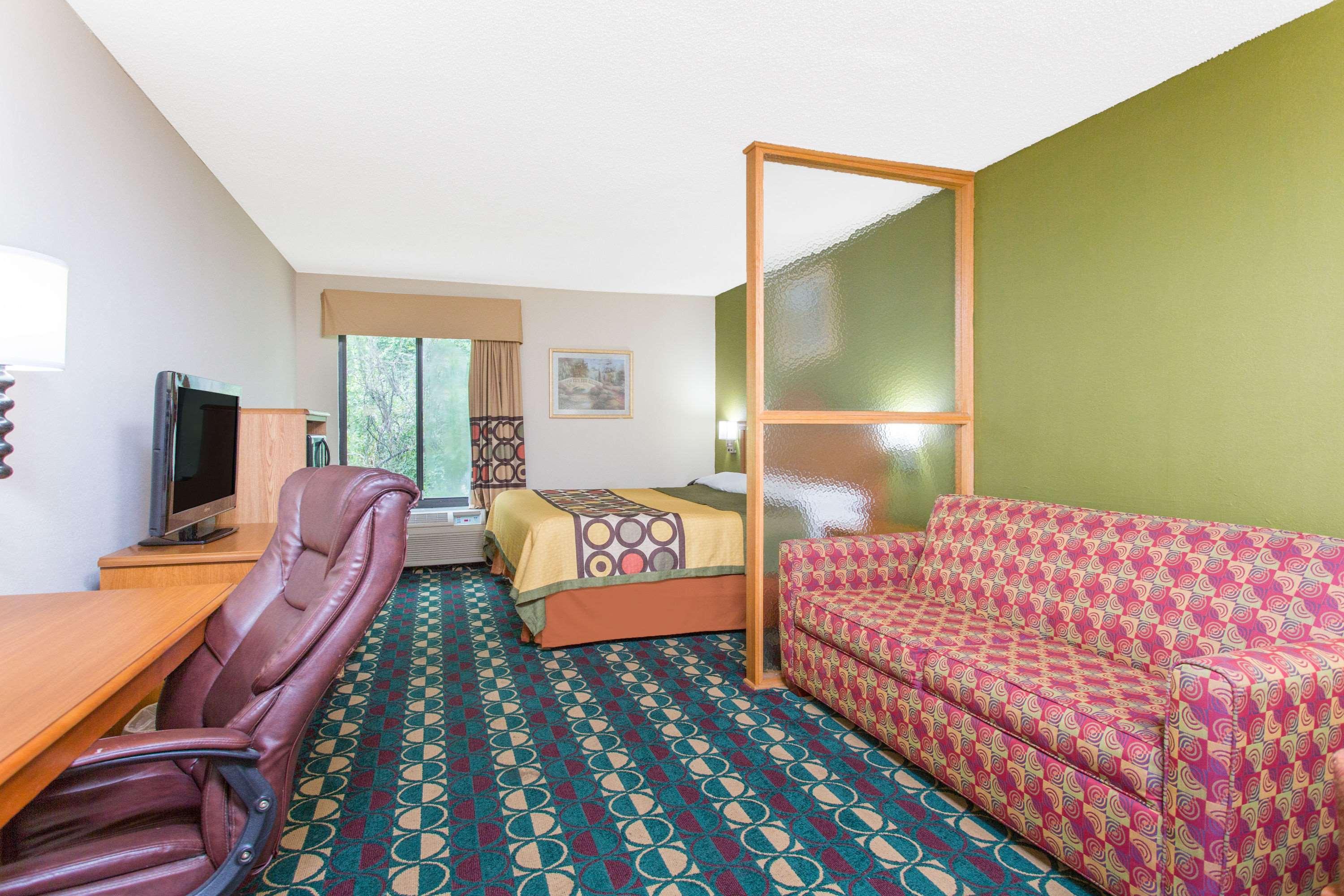 Super 8 by Wyndham Spartanburg/I-26 Exit 22 — photo 4