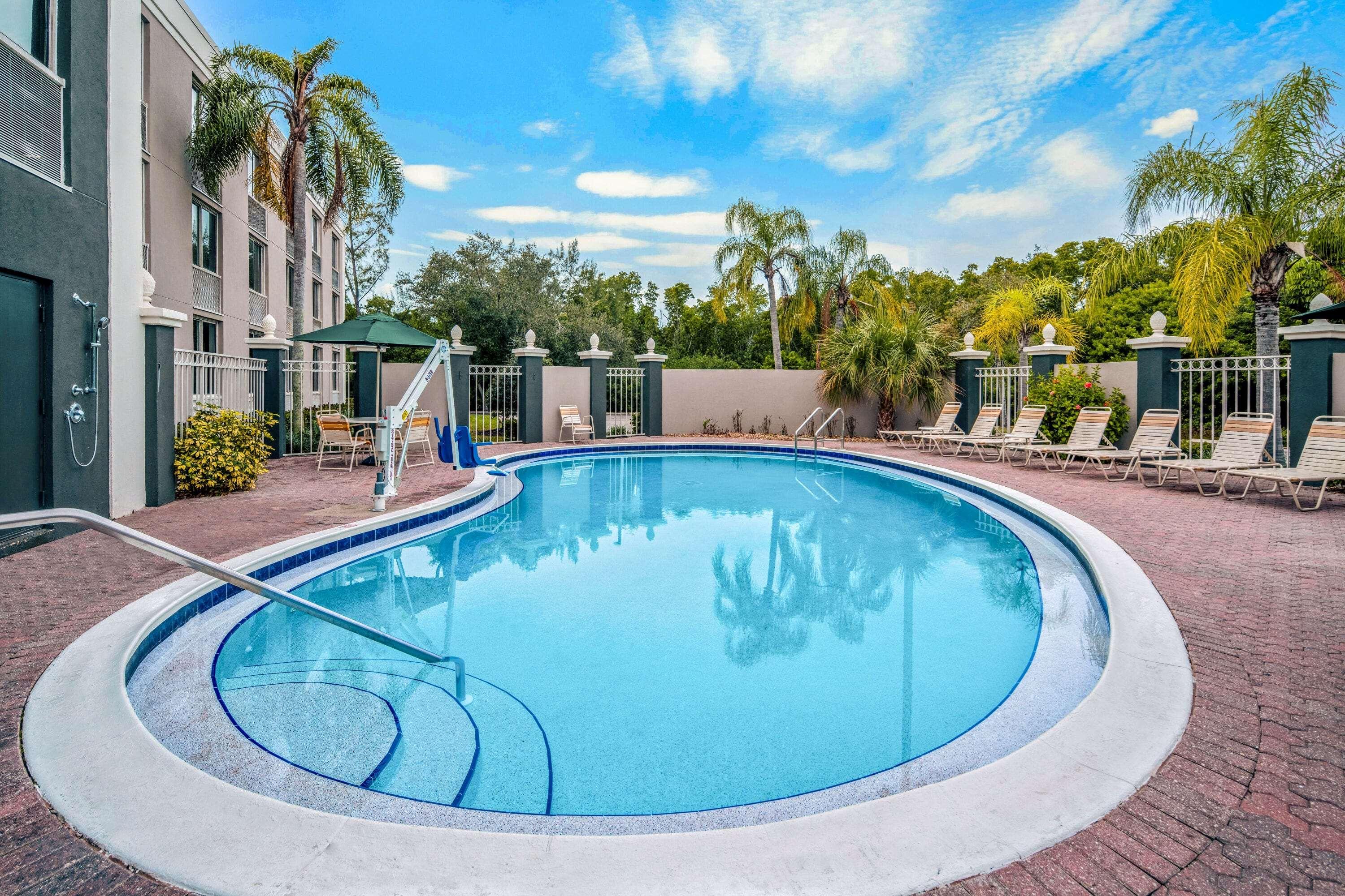 La Quinta Inn & Suites Naples Downtown — photo 4