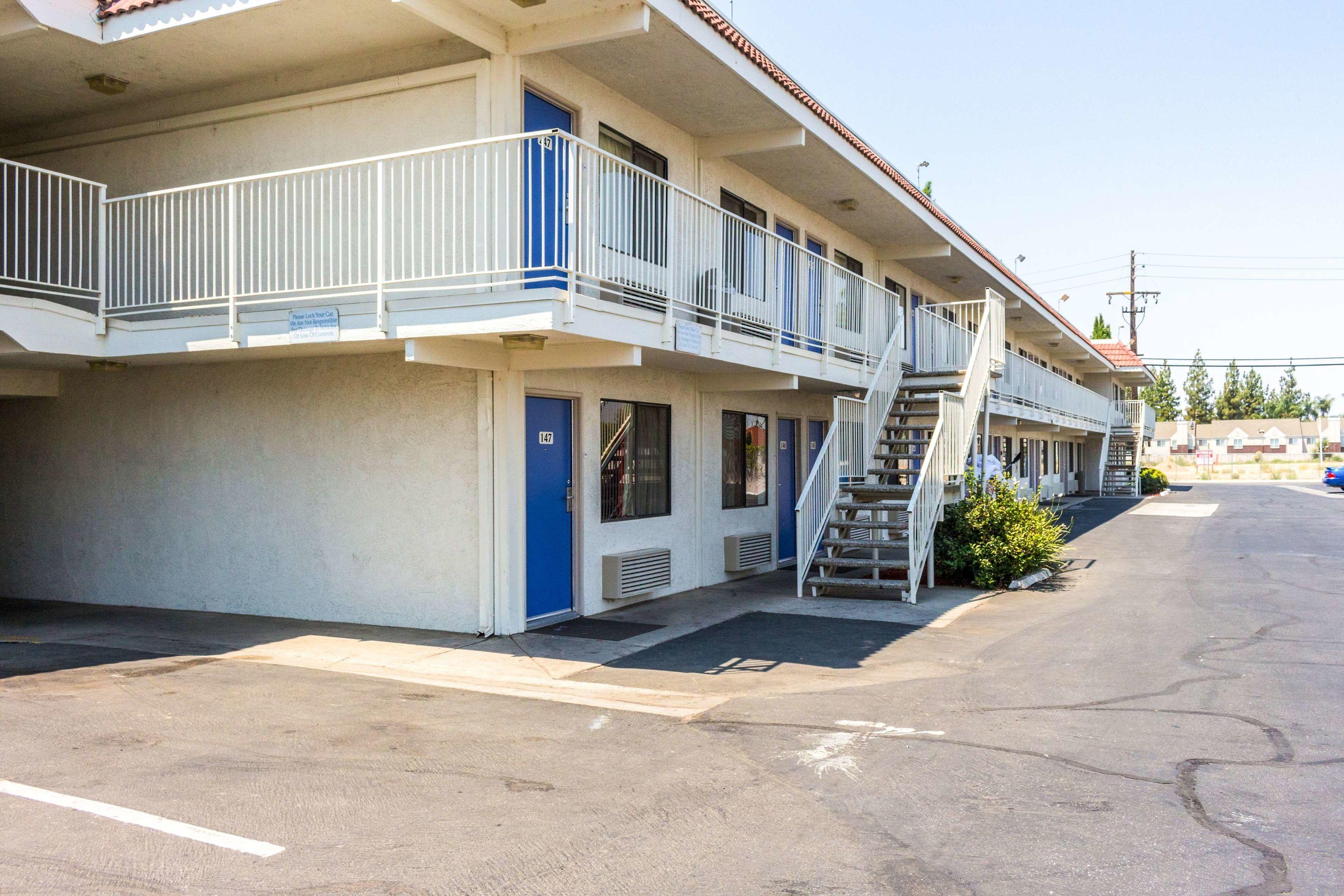 Motel 6 Bakersfield Convention Center — photo 4