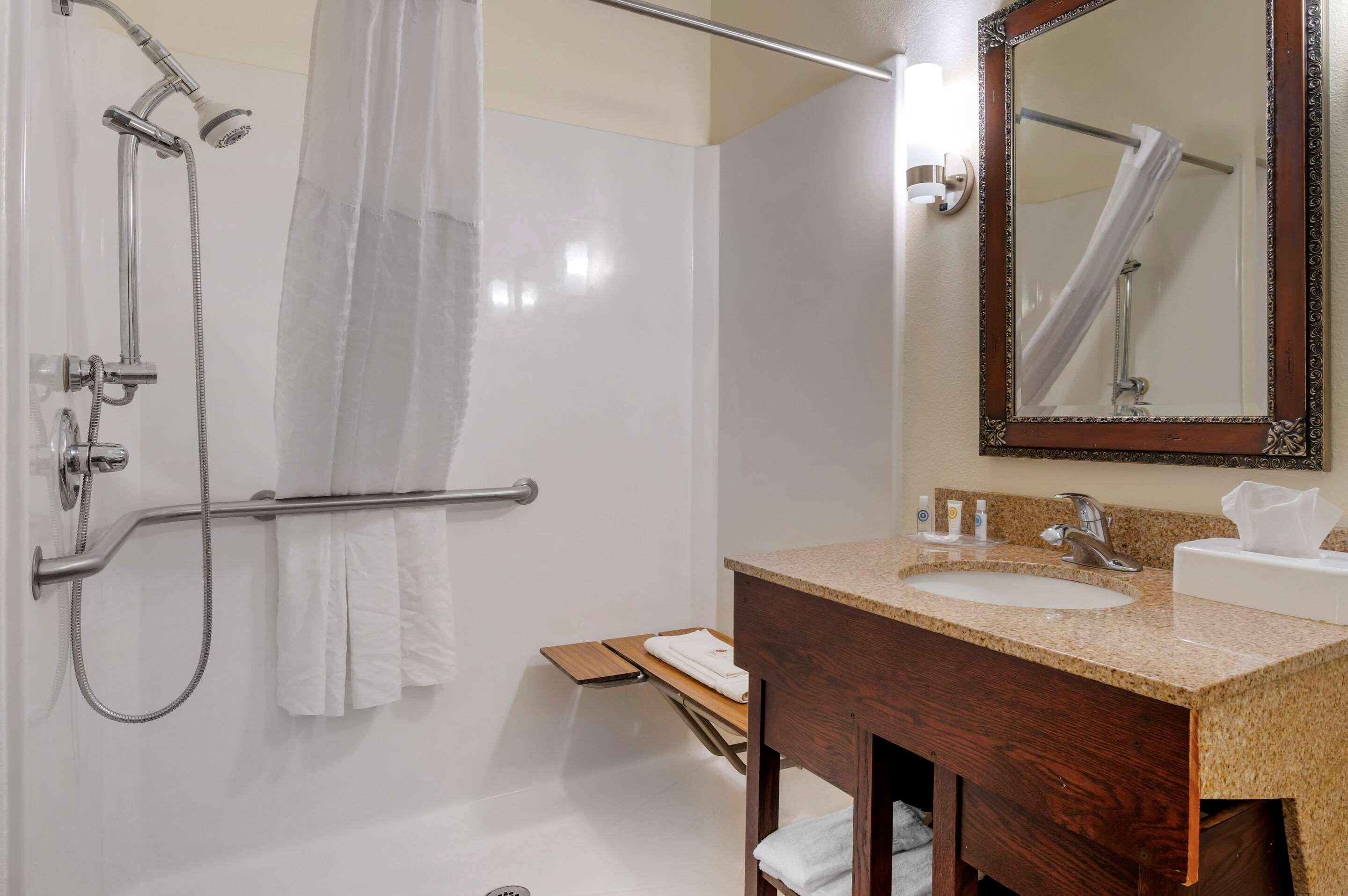 Comfort Suites Miamisburg - Dayton South — photo 5