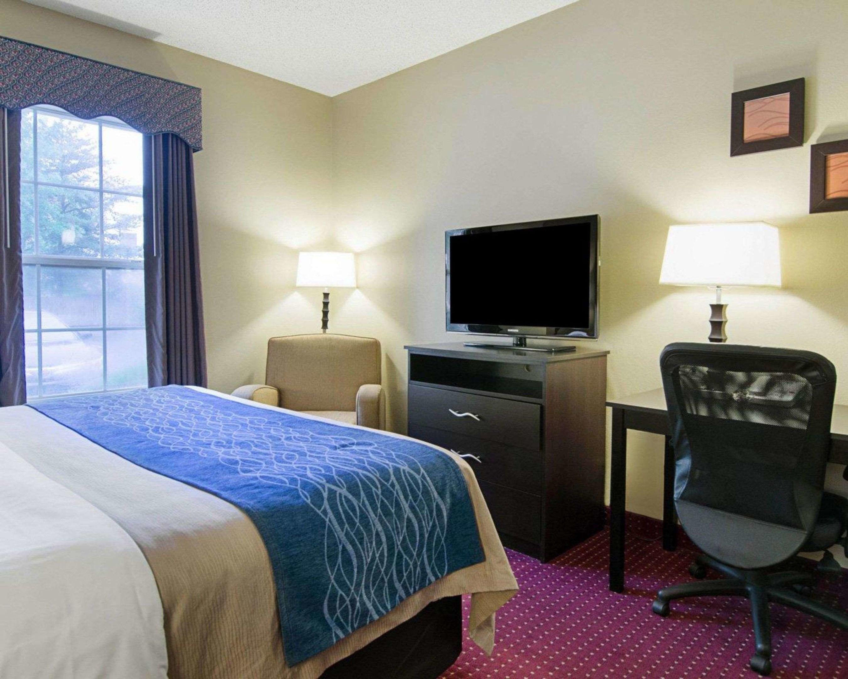 Comfort Inn West — photo 3