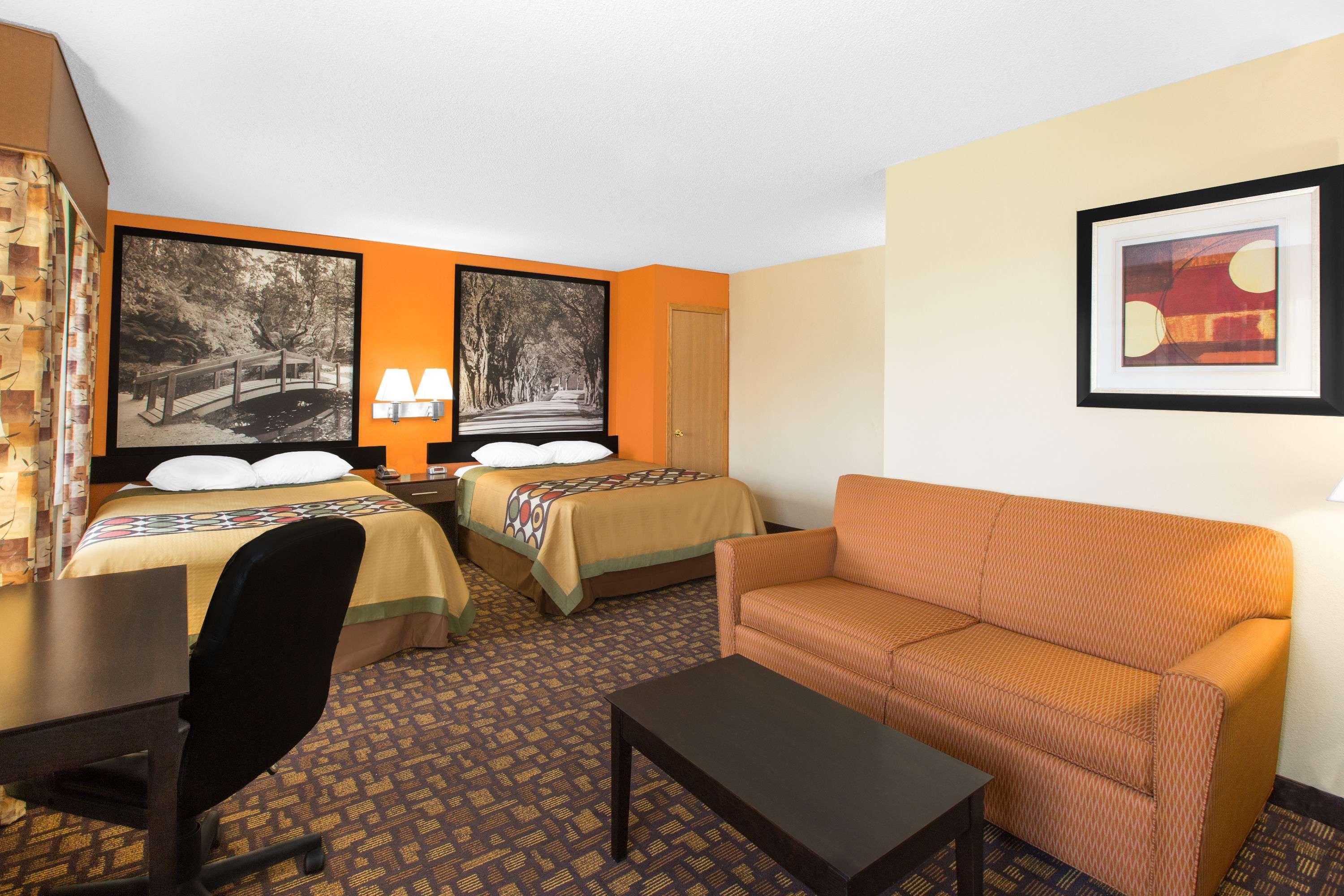 Super 8 by Wyndham Clive/W Des Moines — photo 5