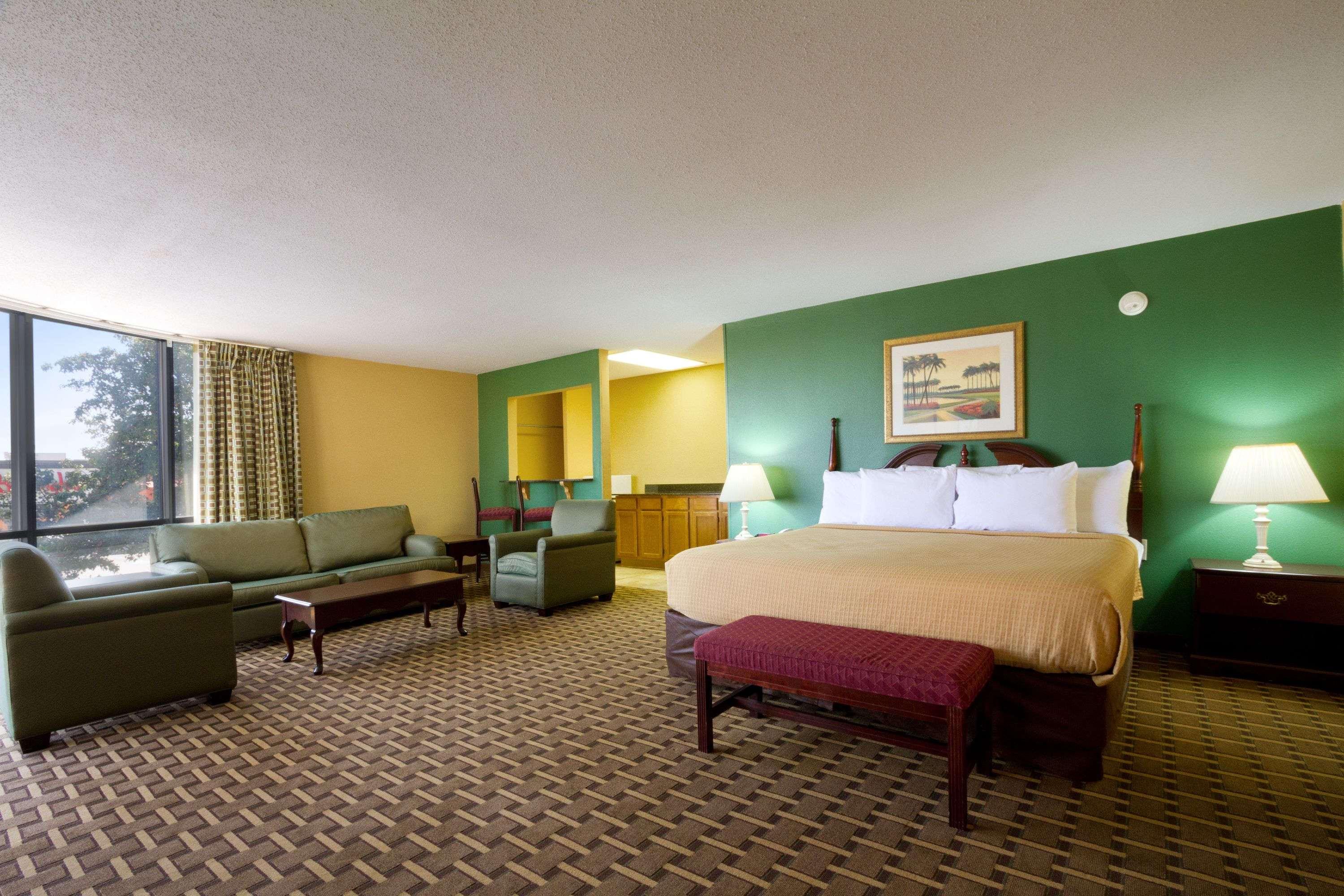 Days Inn & Suites Duncan/Spartanburg — photo 4