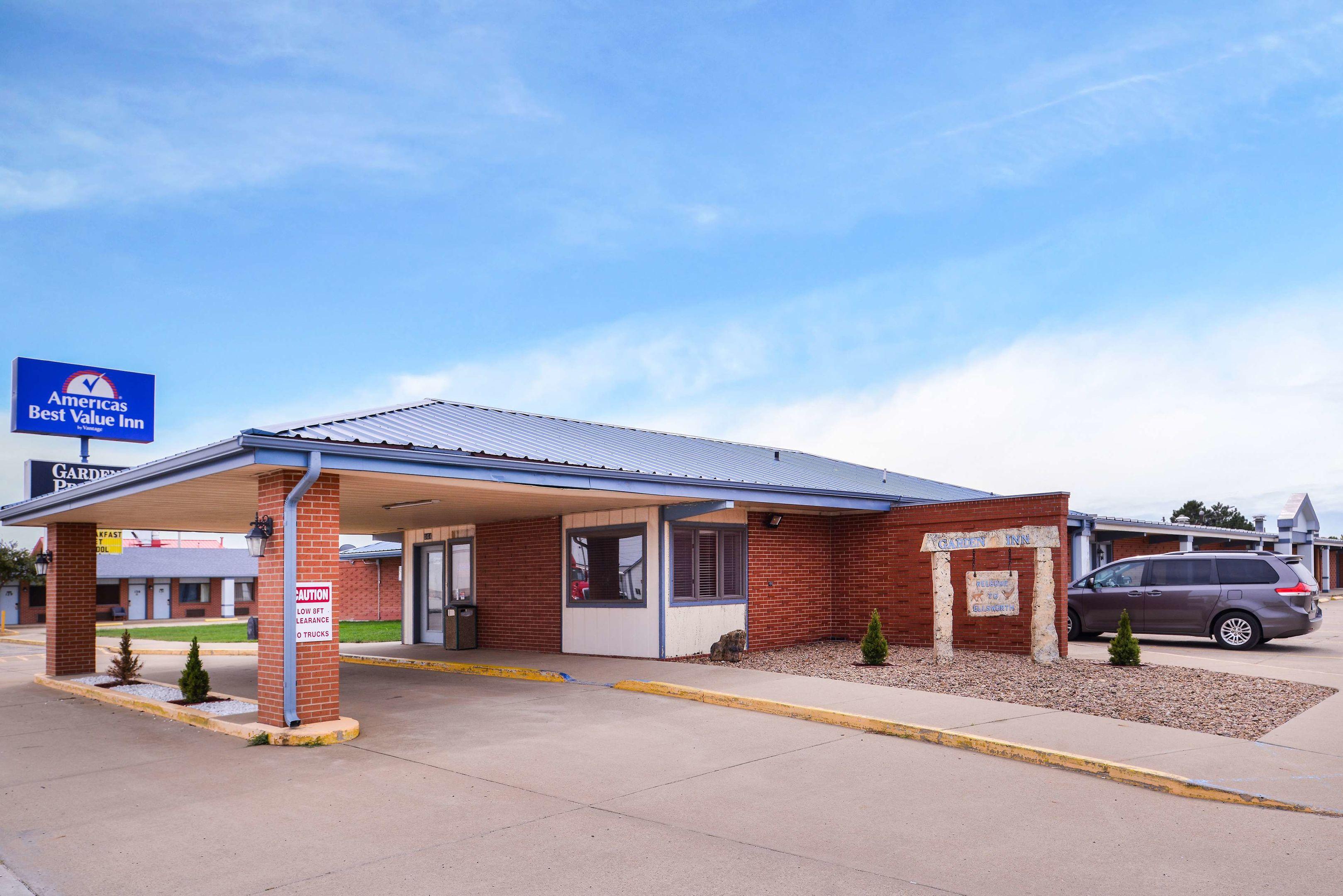 Americas Best Value Inn Ellsworth — photo 4