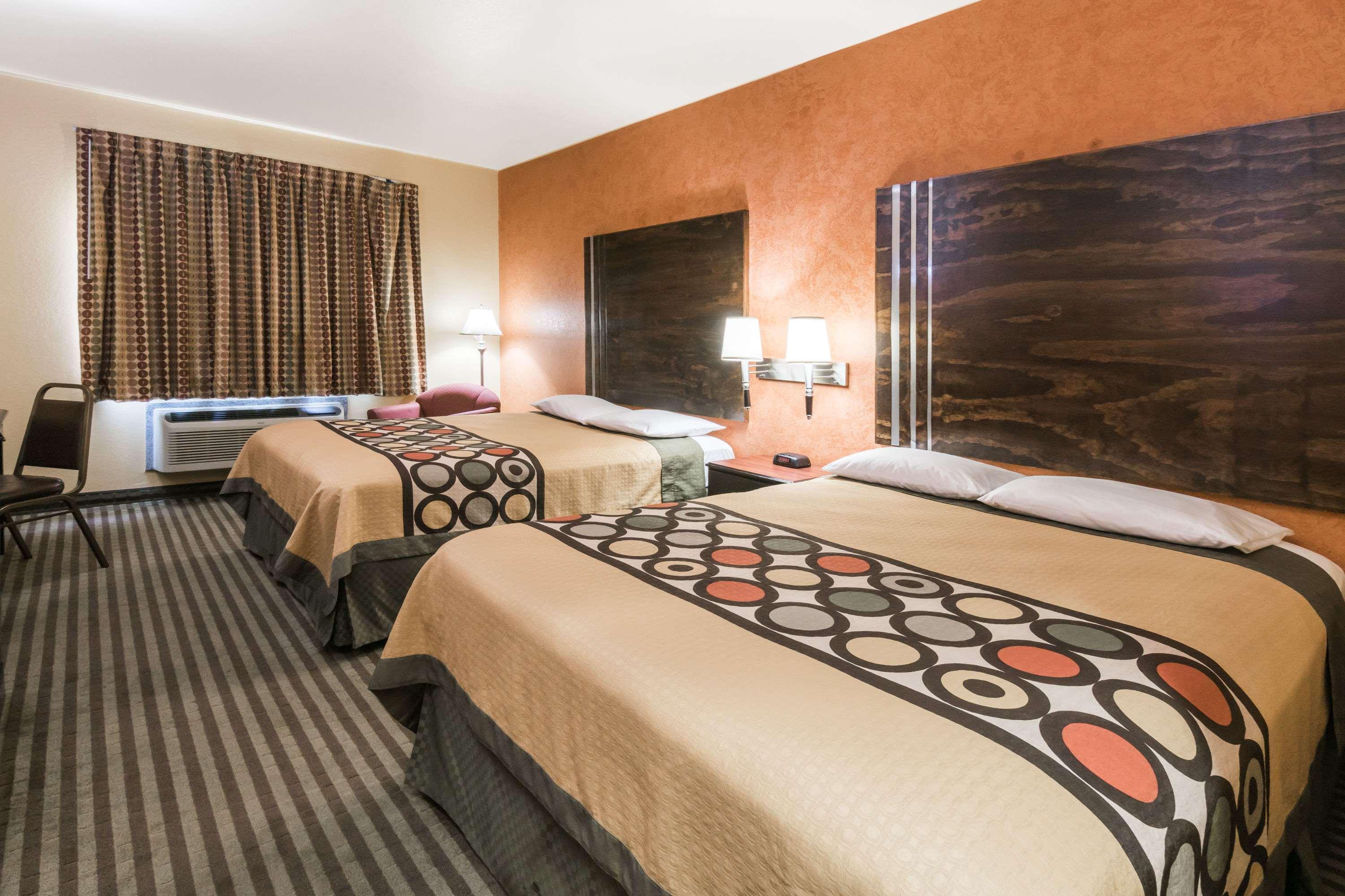Super 8 by Wyndham Beaumont/I-10 S TX — photo 3