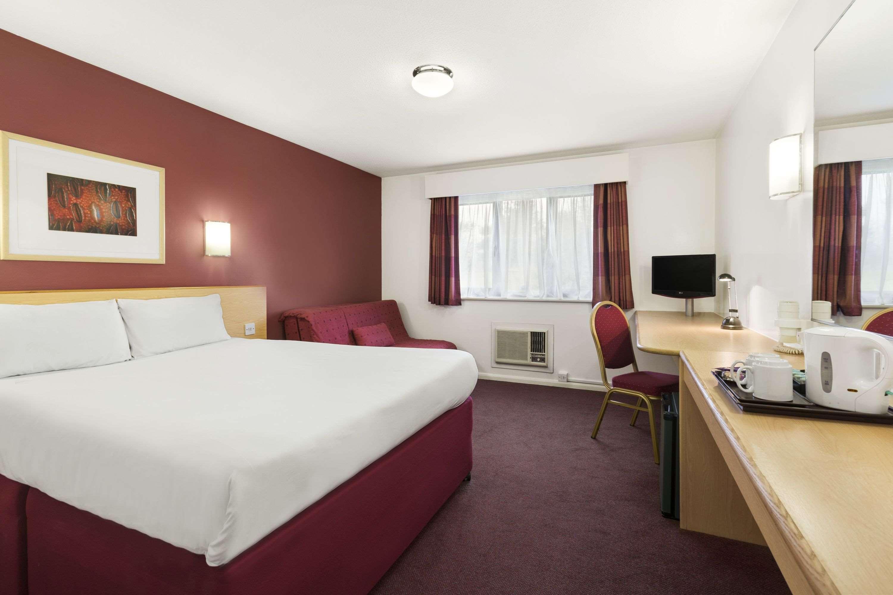 Days Inn by Wyndham London Stansted Airport — photo 4