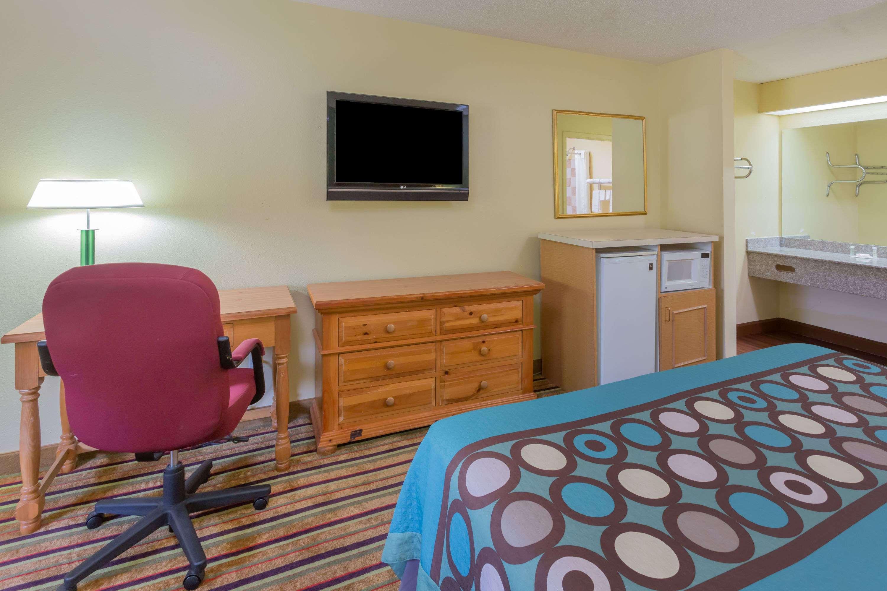 Super 8 by Wyndham Norcross/I-85 Atlanta — photo 5
