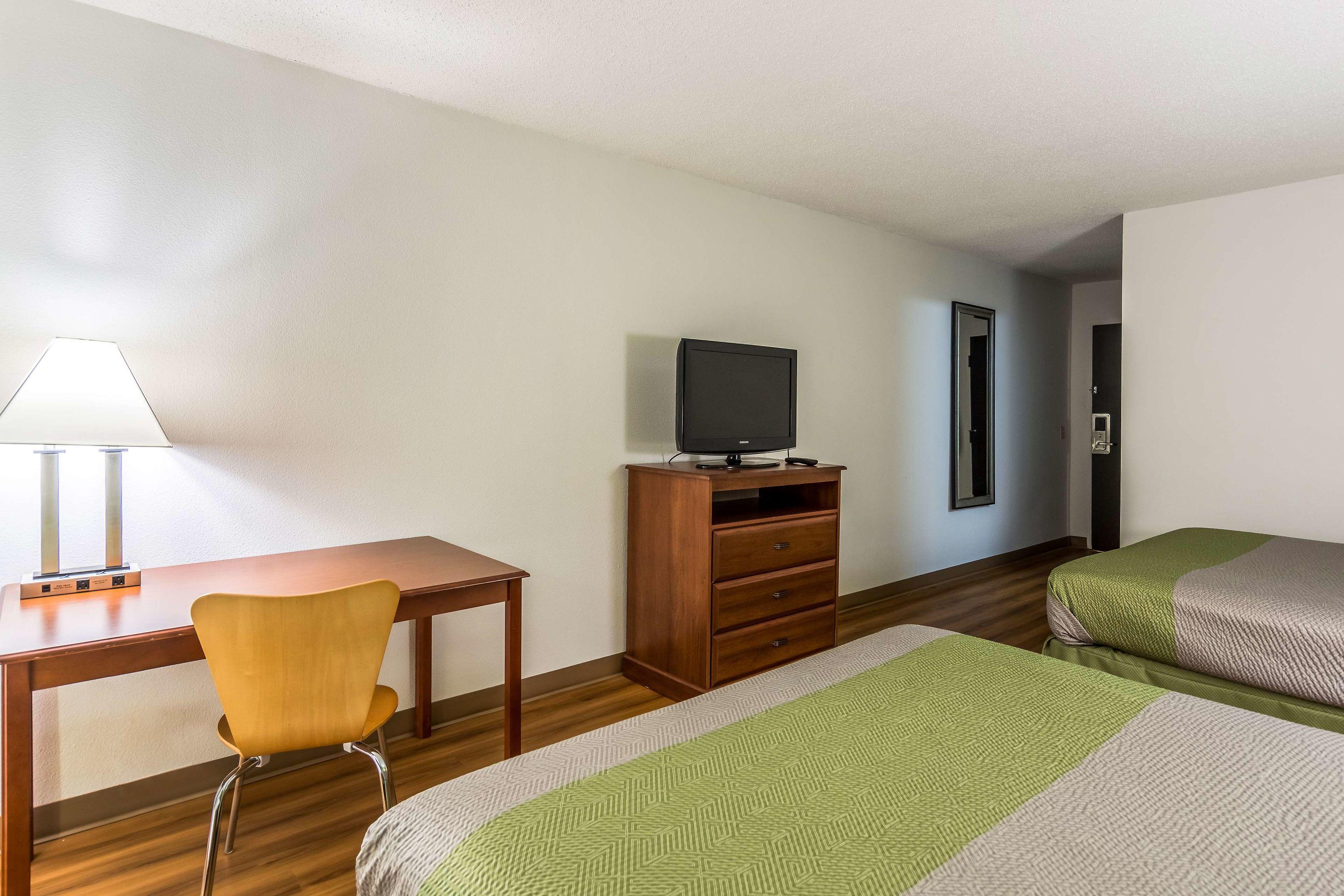 Motel 6 Fort Lee Petersburg — photo 4