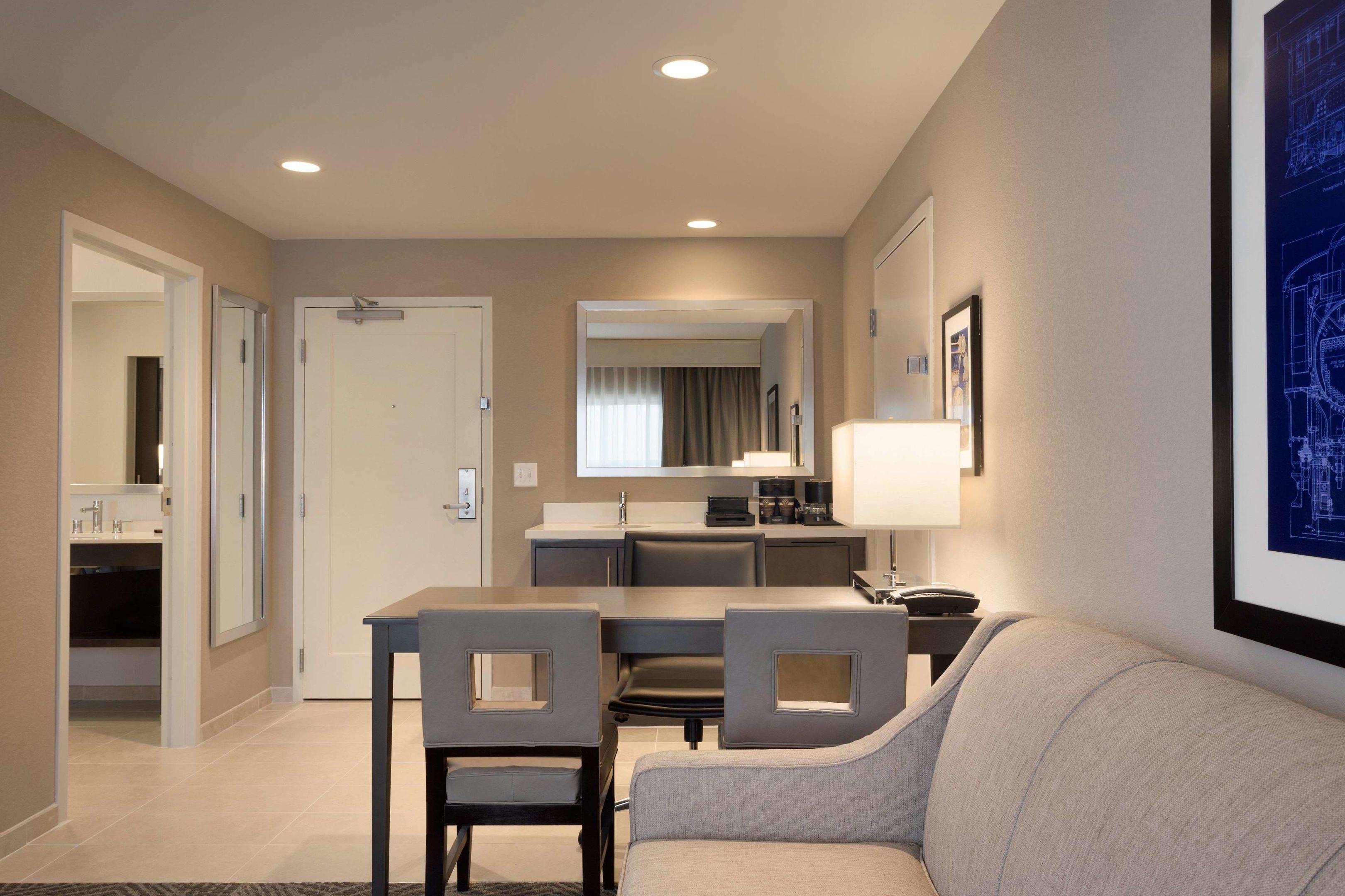 Embassy Suites by Hilton Kansas City Olathe — photo 5