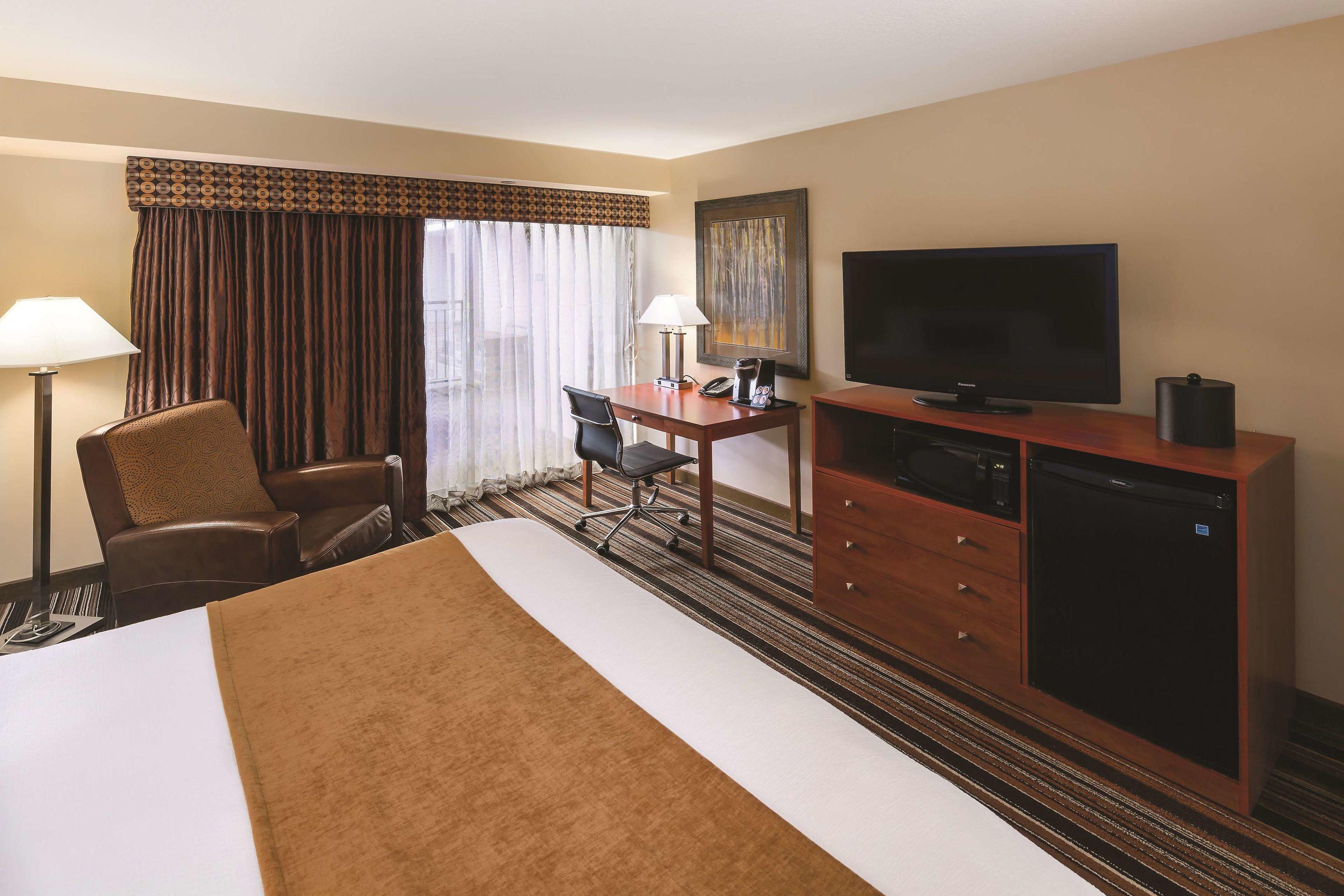 Best Western Plus Bloomington Hotel — photo 4