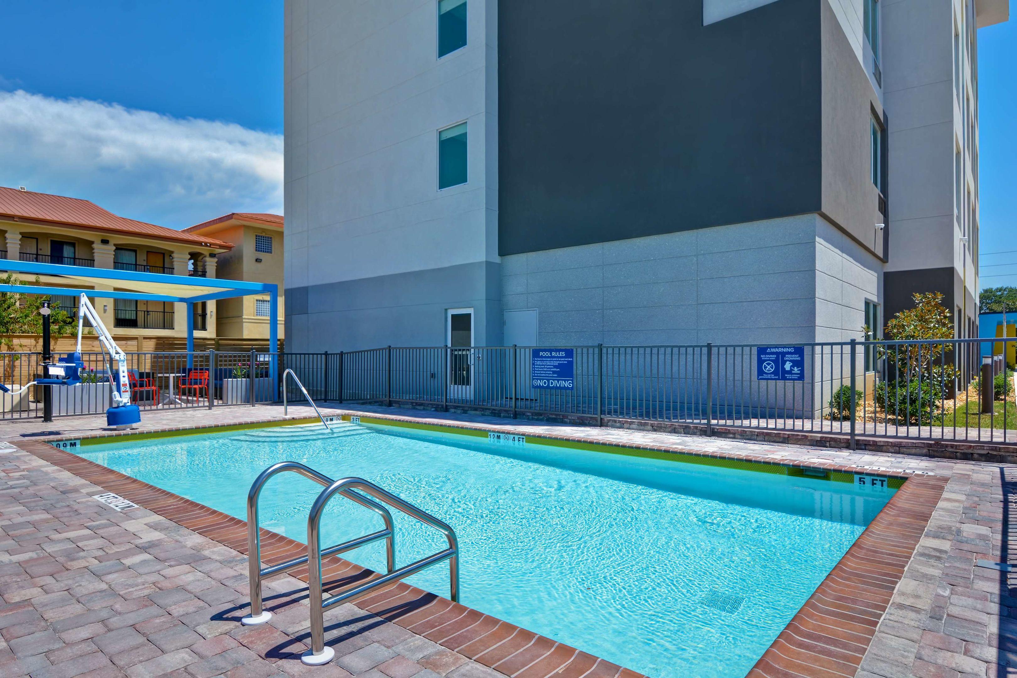 Tru by Hilton Fort Walton Beach — photo 5