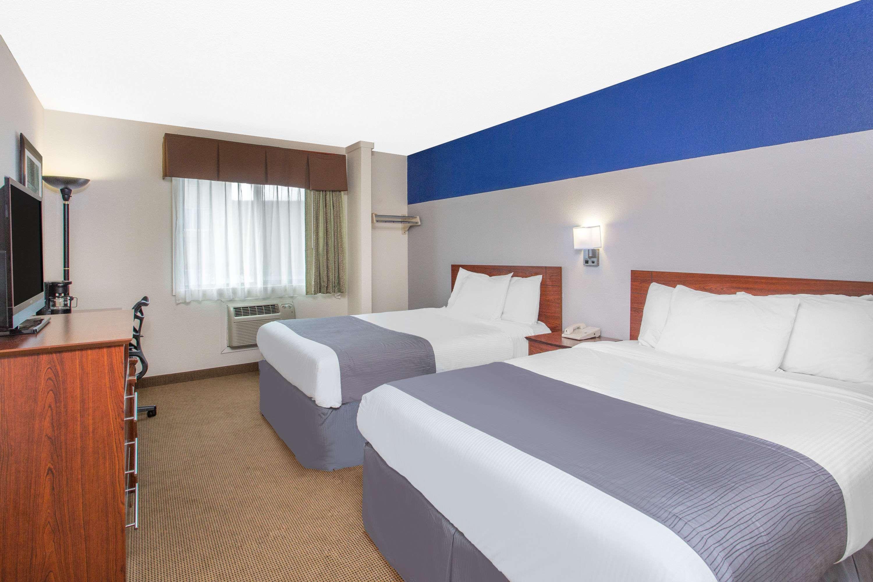 Baymont Inn & Suites Dubuque — photo 5